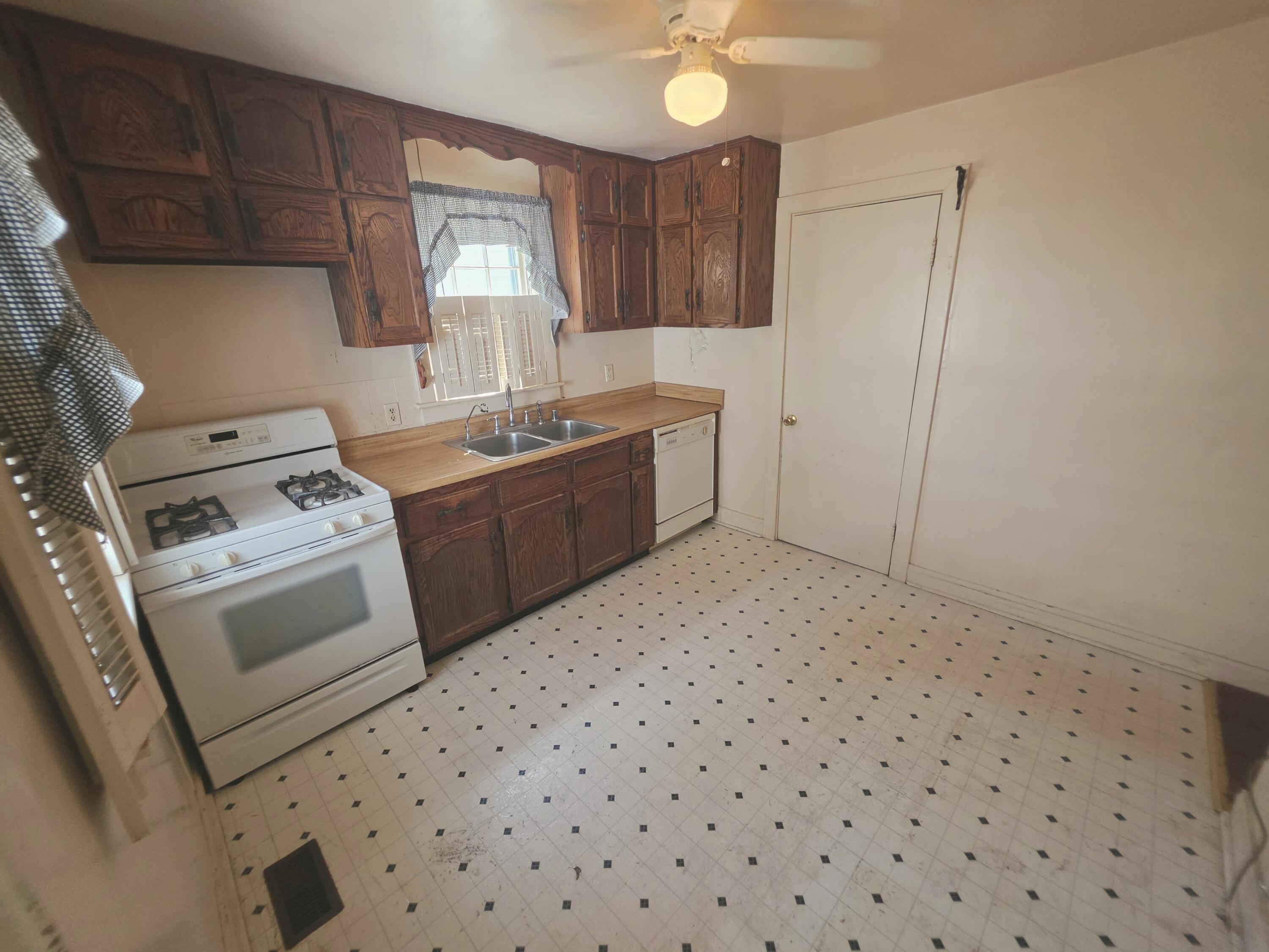 860 Darley Drive Property Photo 24