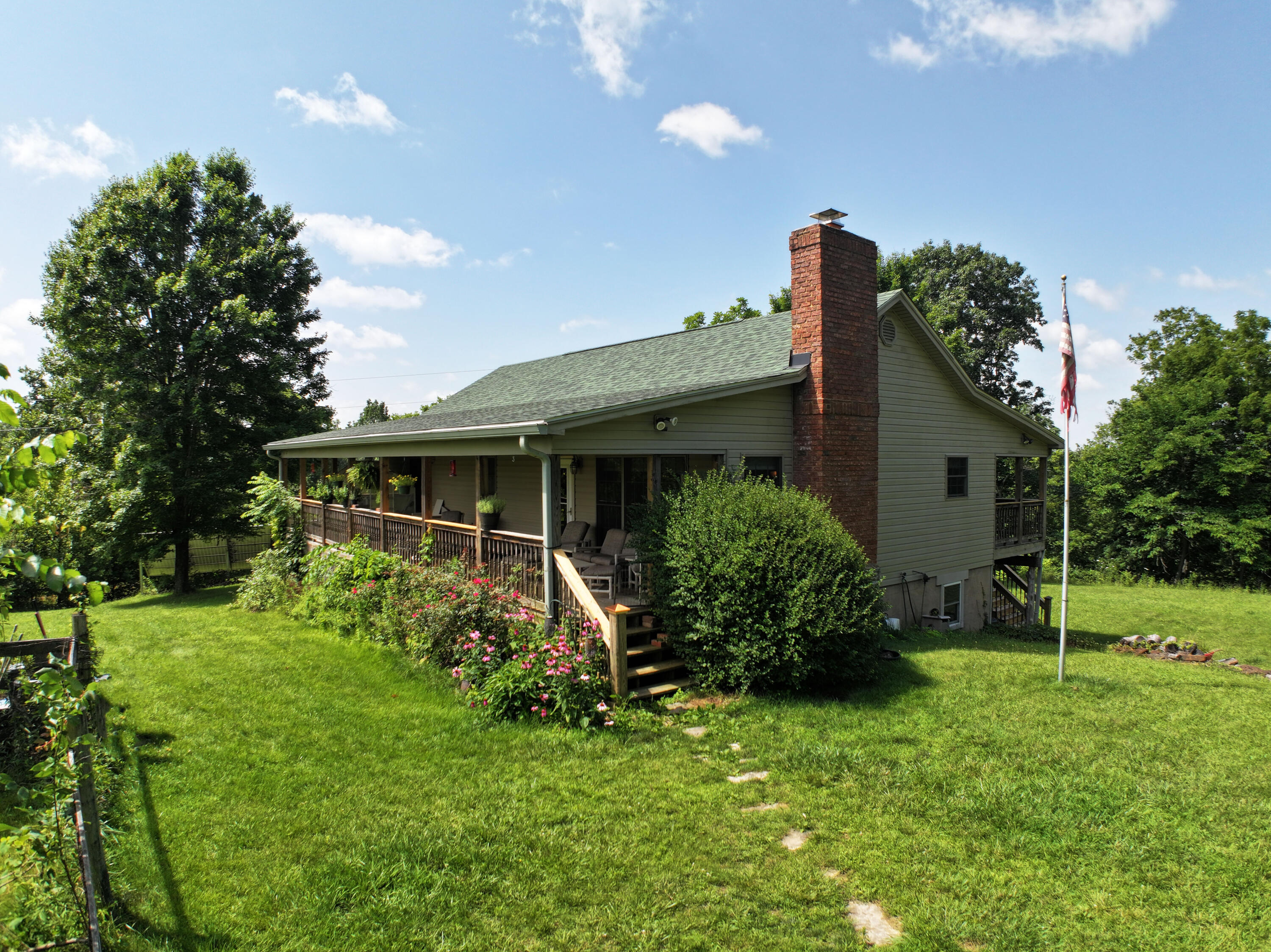 975 Red River Road Property Photo 2