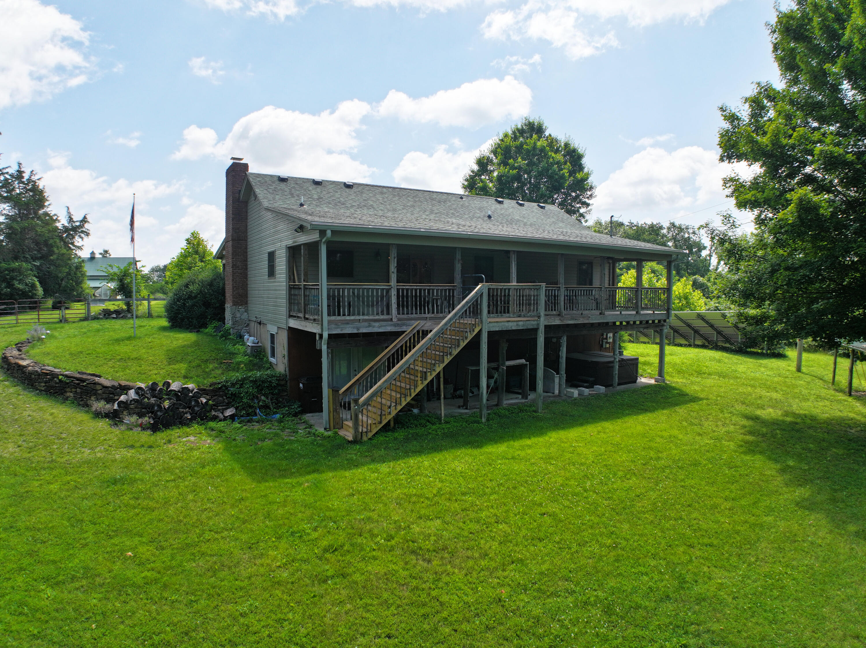 975 Red River Road Property Photo 3