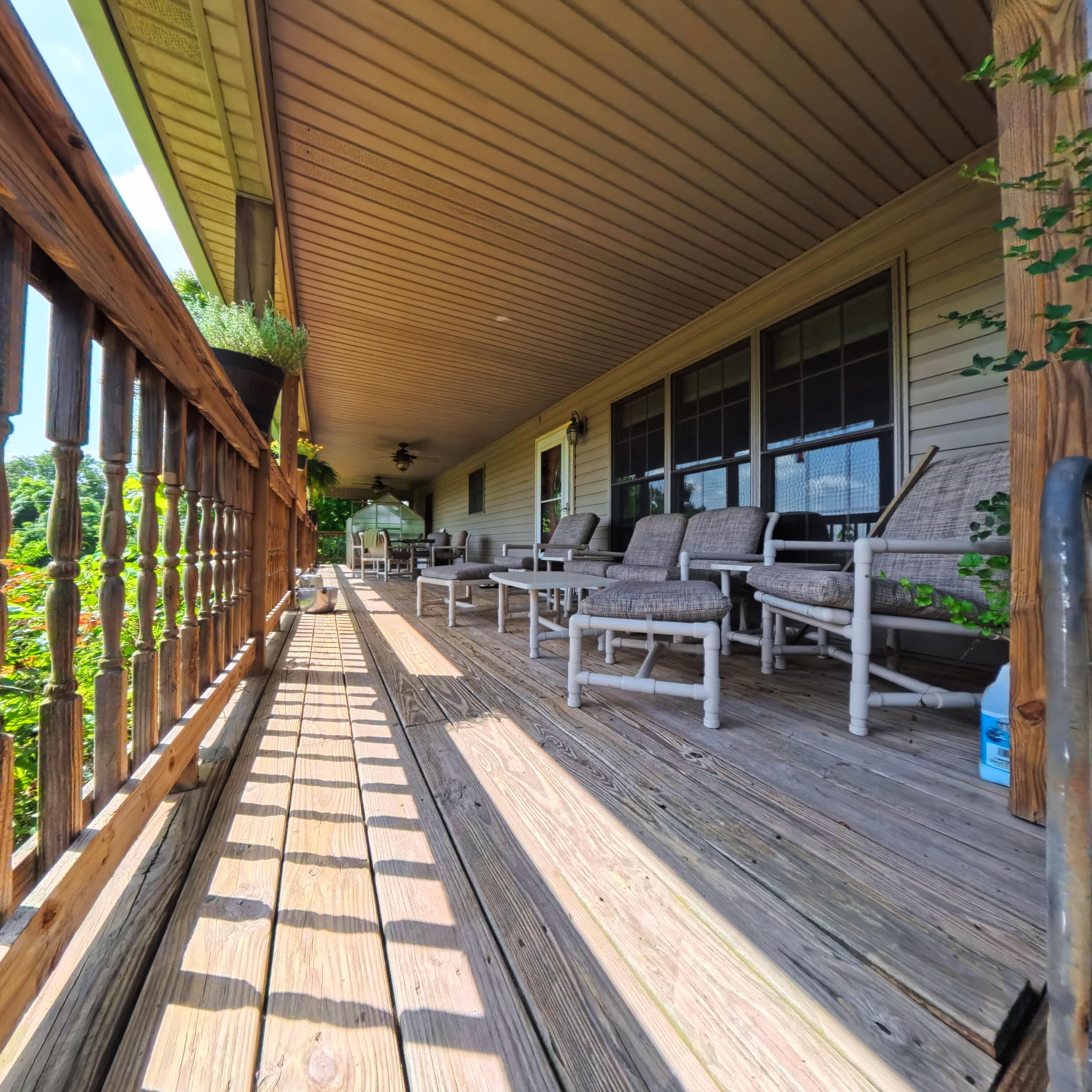 975 Red River Road Property Photo 4