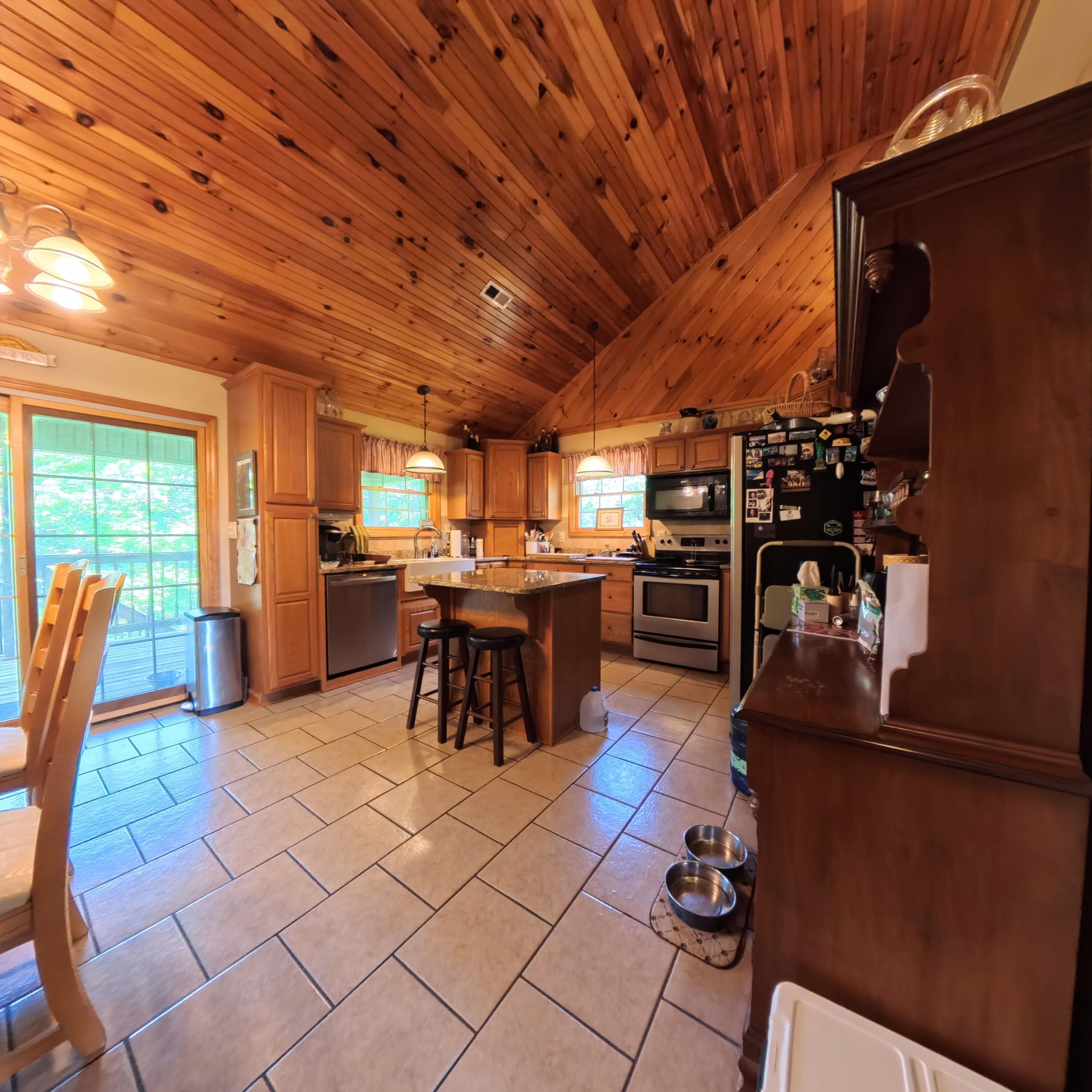 975 Red River Road Property Photo 10