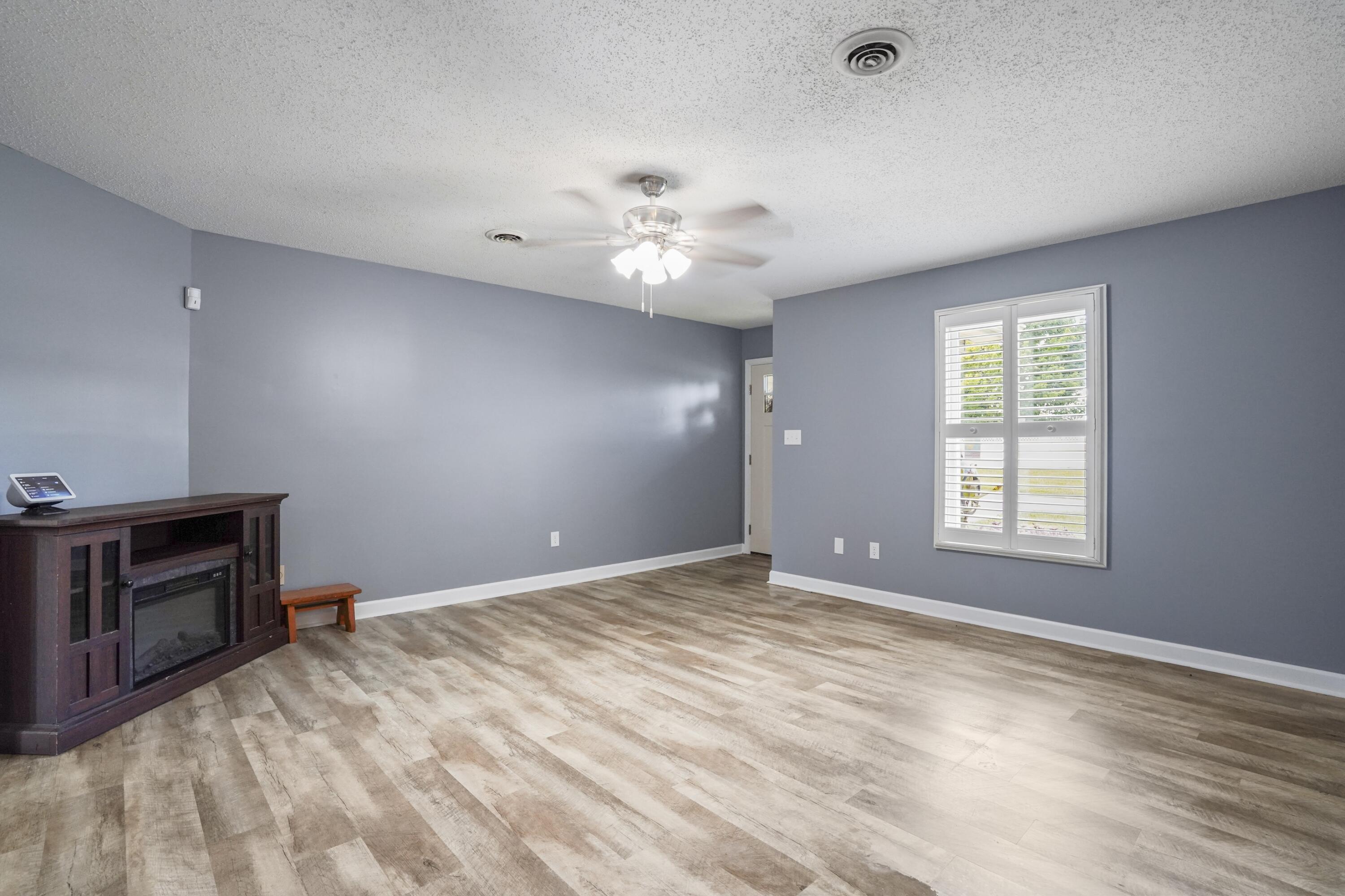 393 Summer Hill Drive Property Photo 6