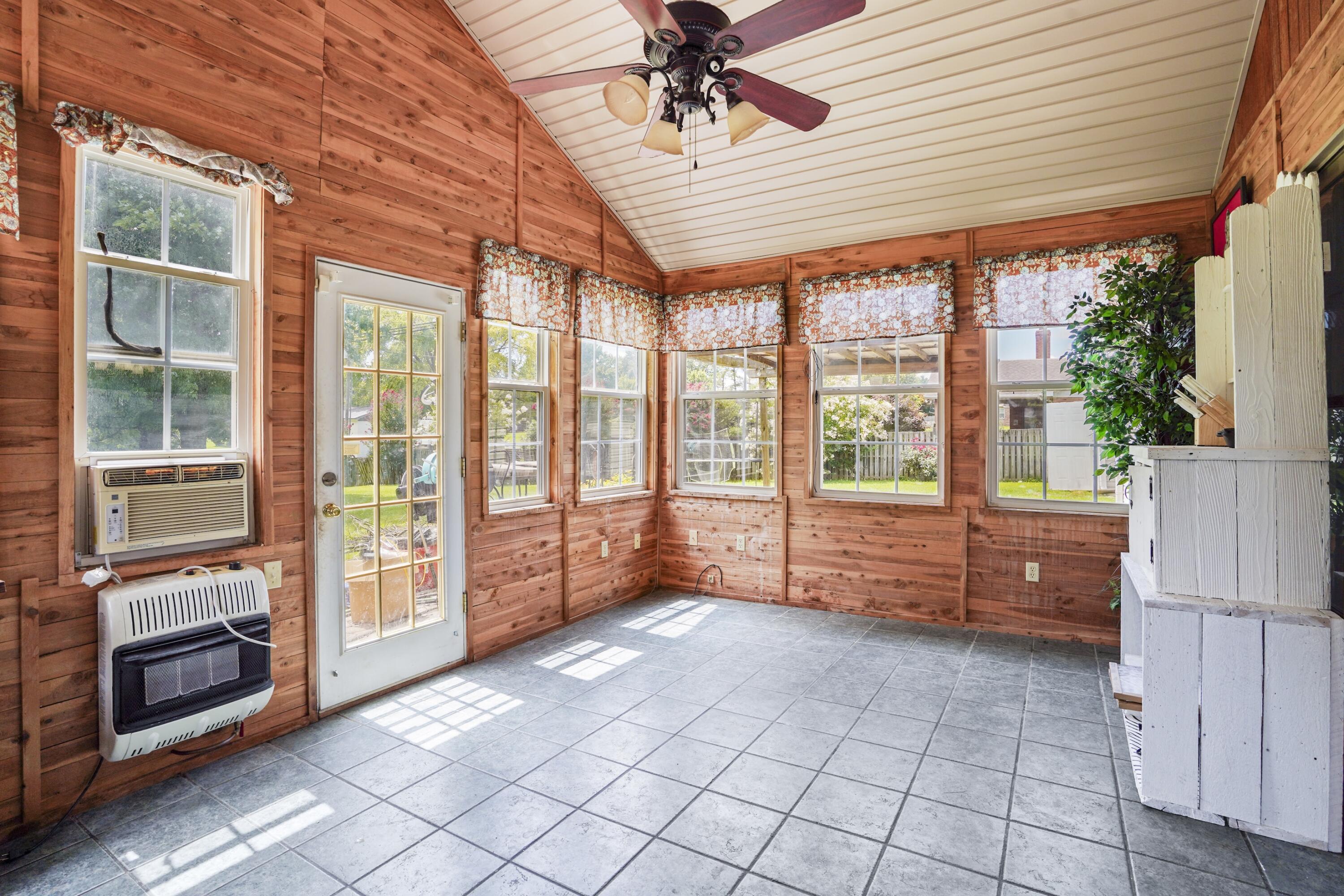 393 Summer Hill Drive Property Photo 10
