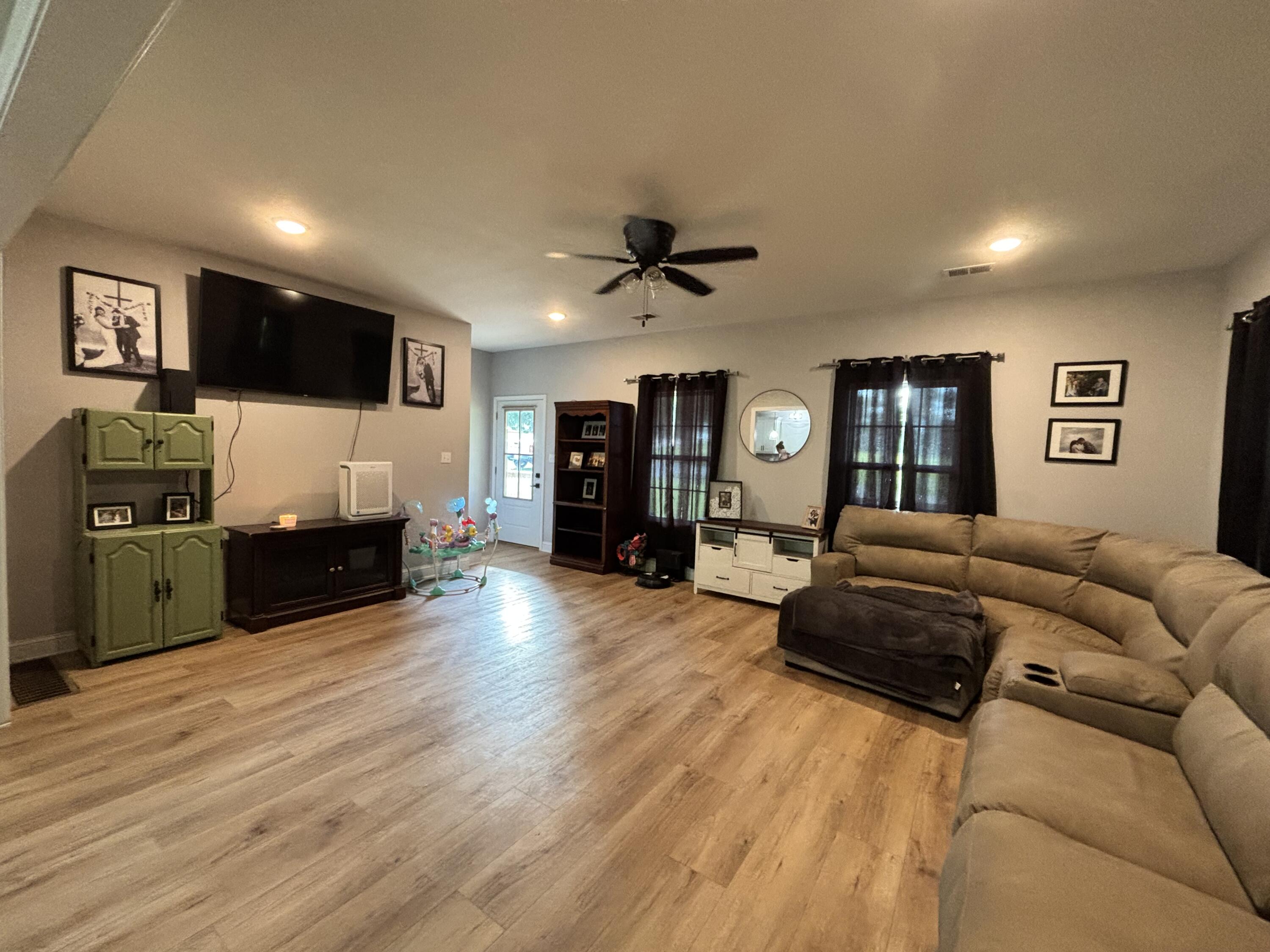 288 Manchester Lane Property Photo 8