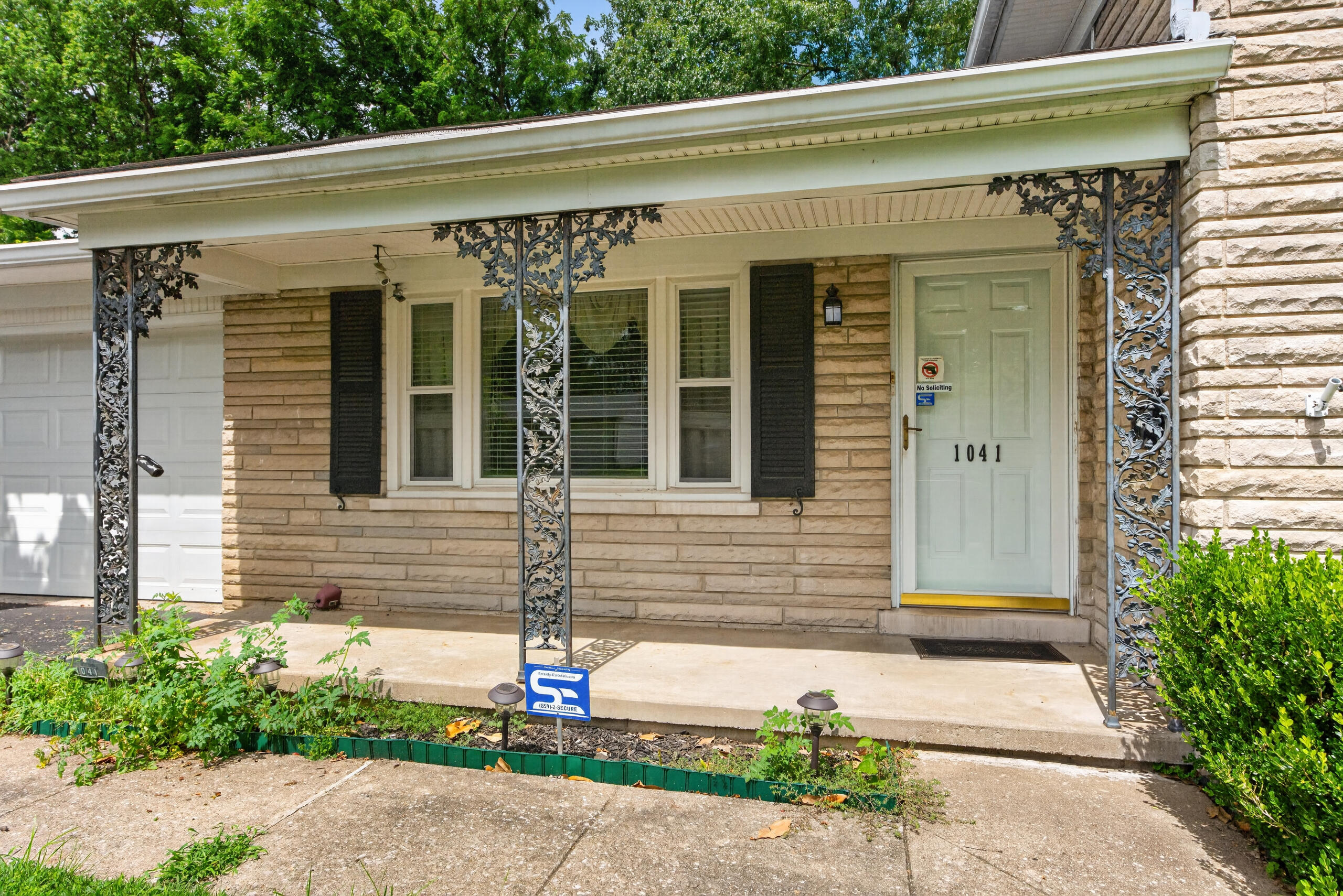1041 Camellia Drive Property Photo 3