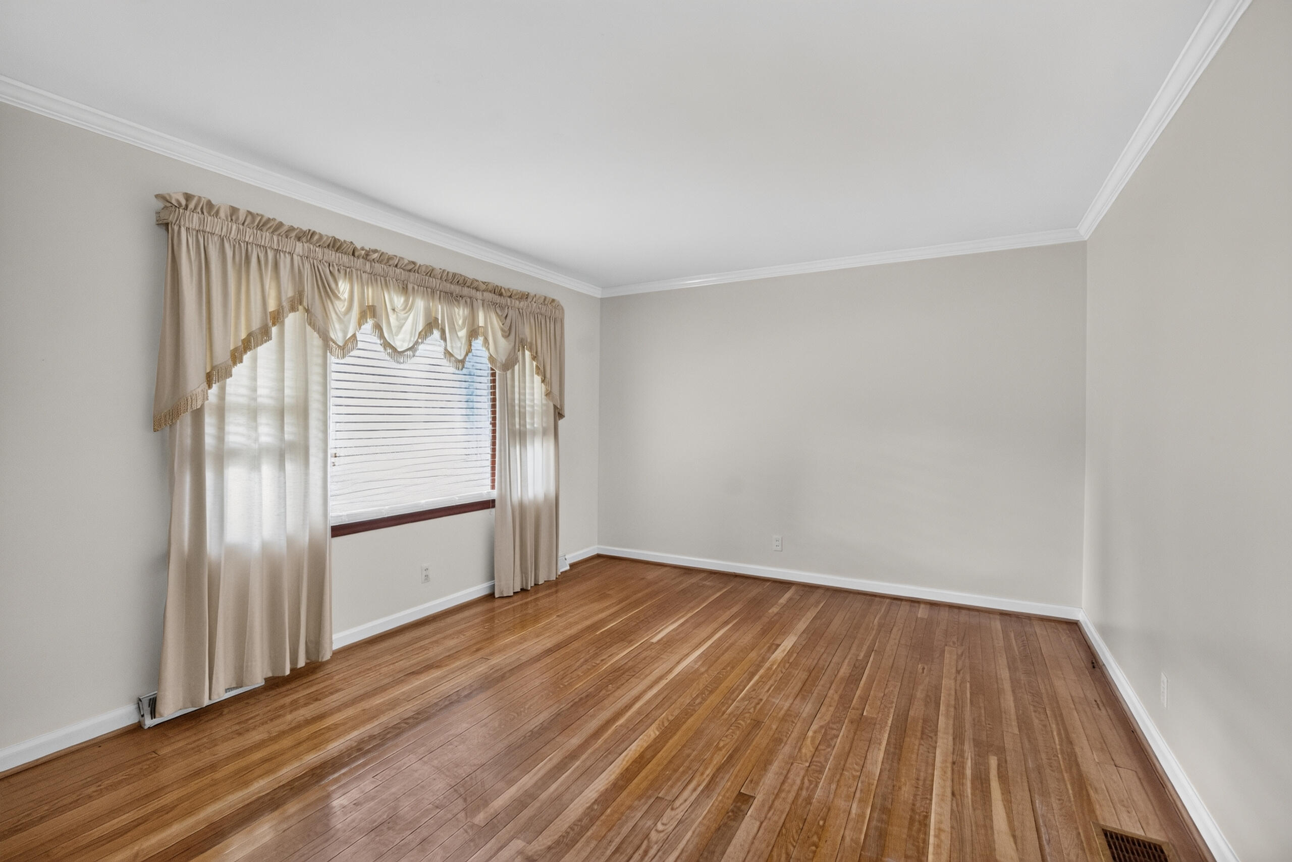 1041 Camellia Drive Property Photo 5