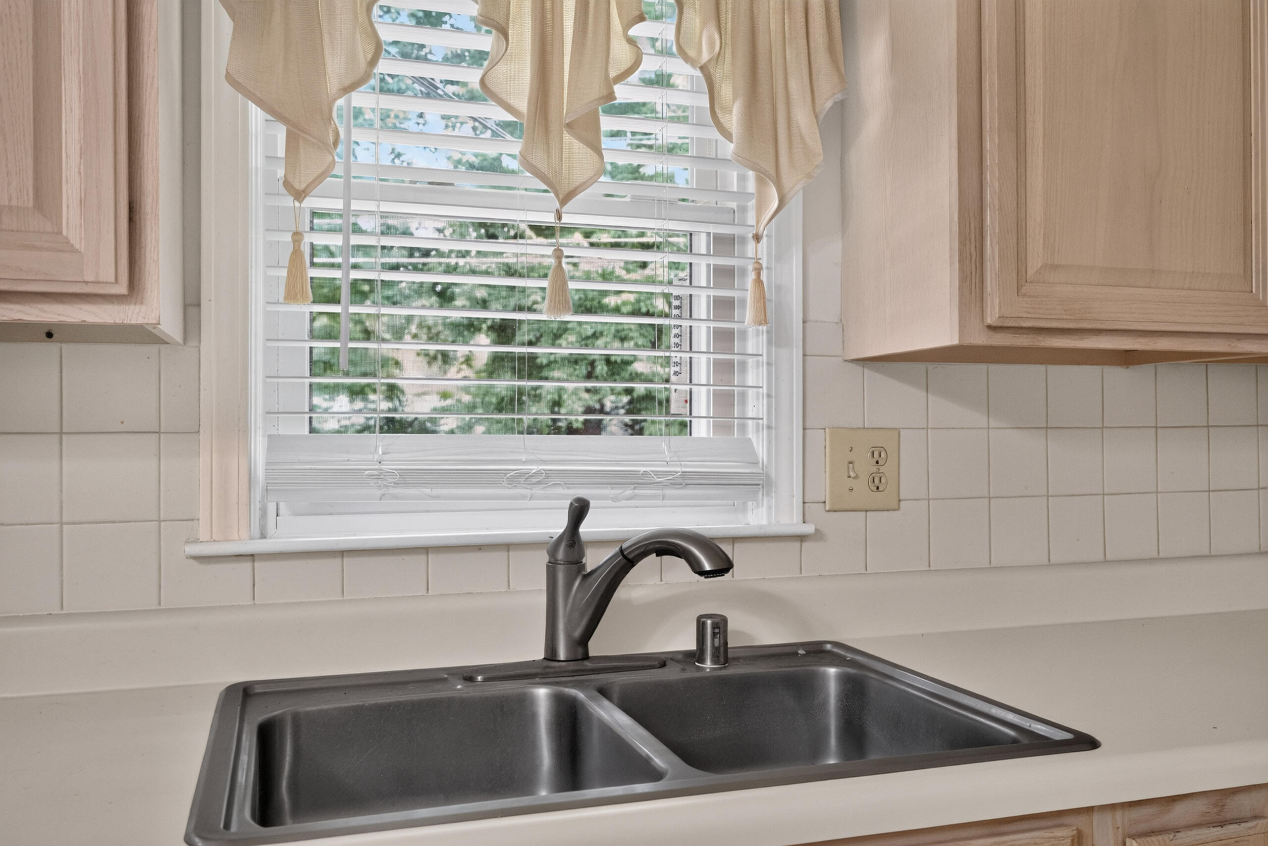 1041 Camellia Drive Property Photo 8