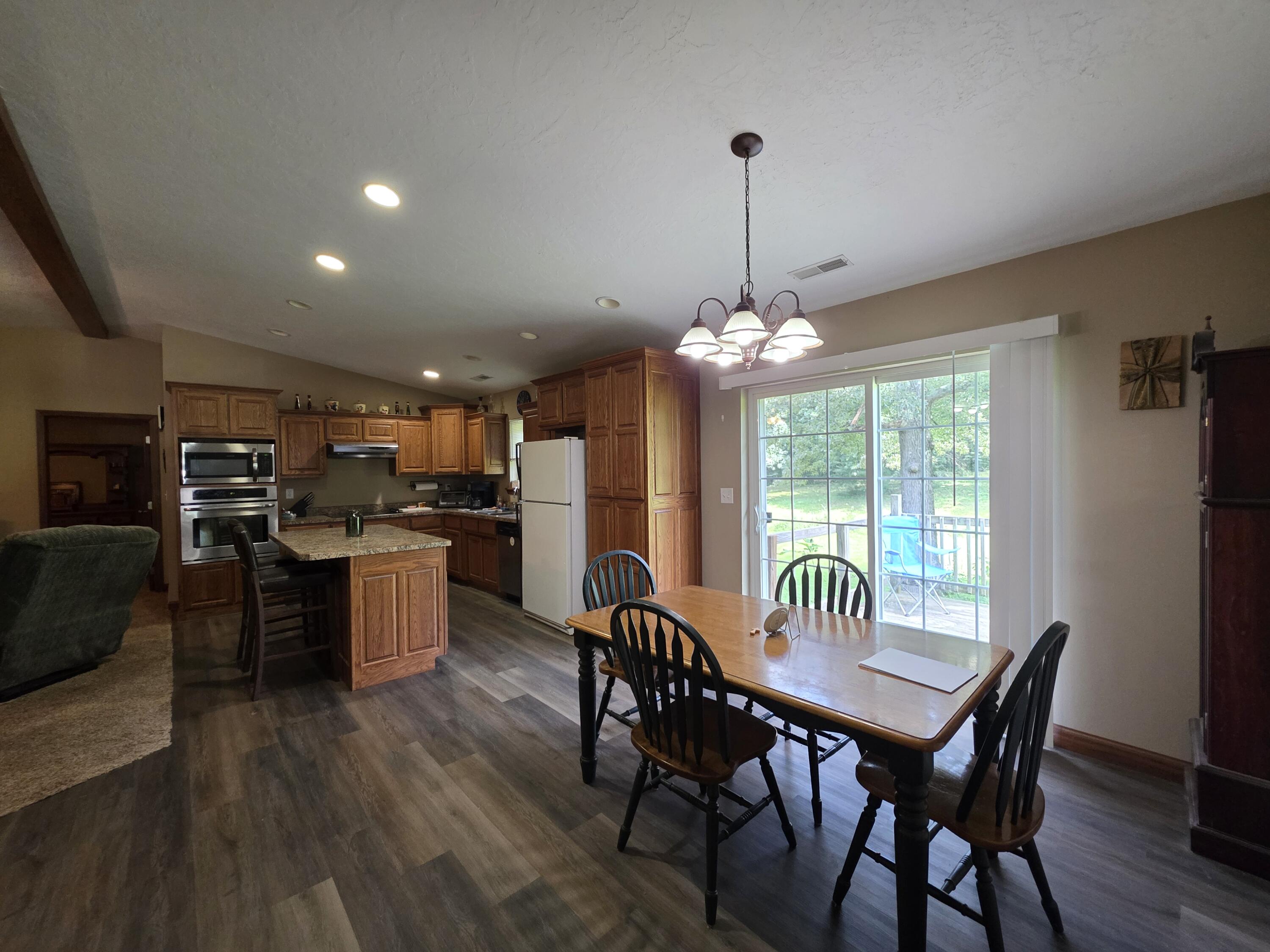 120 Pinecreek Lane Property Photo 8
