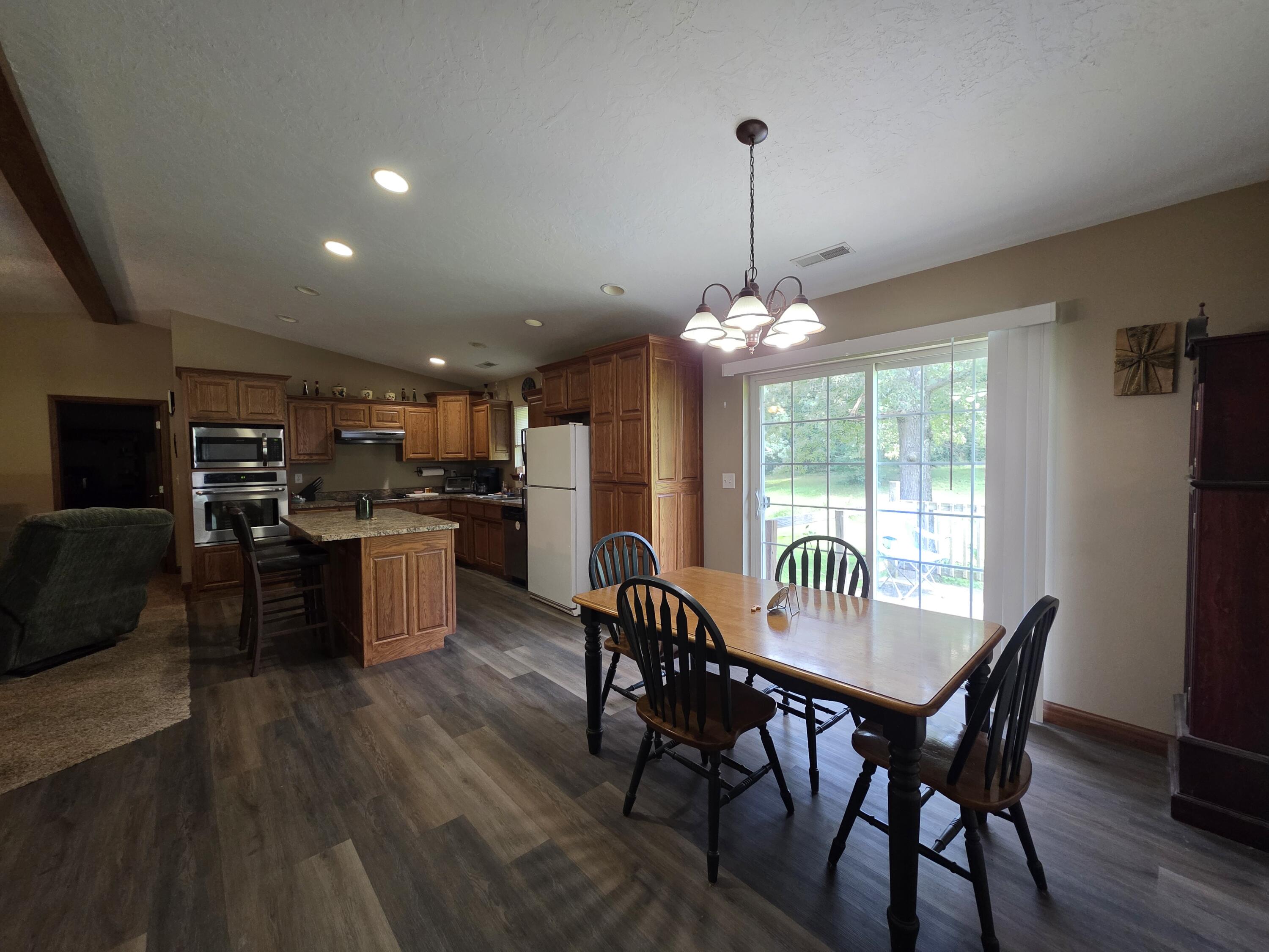 120 Pinecreek Lane Property Photo 14