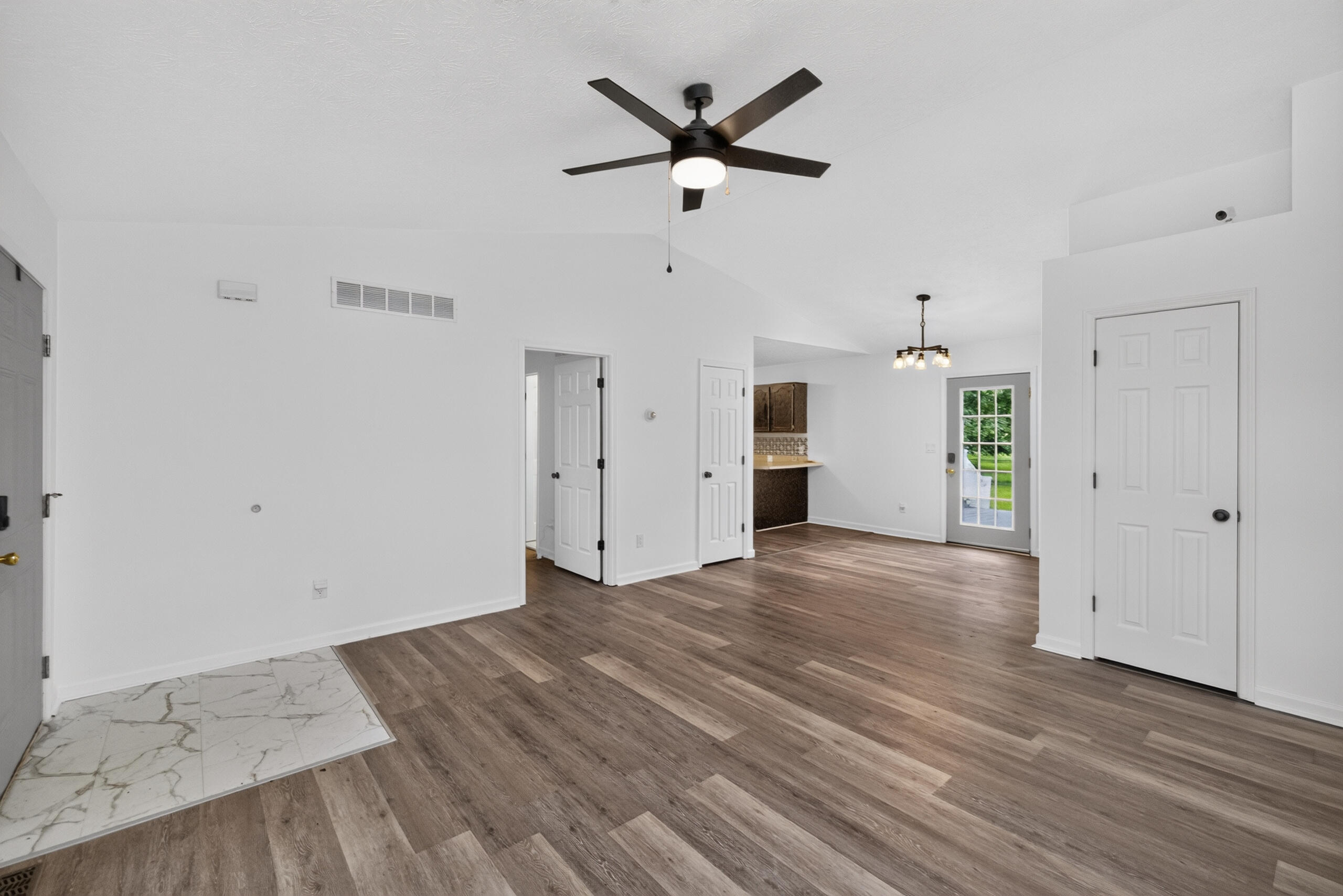 216 Raintree Circle Property Photo 4