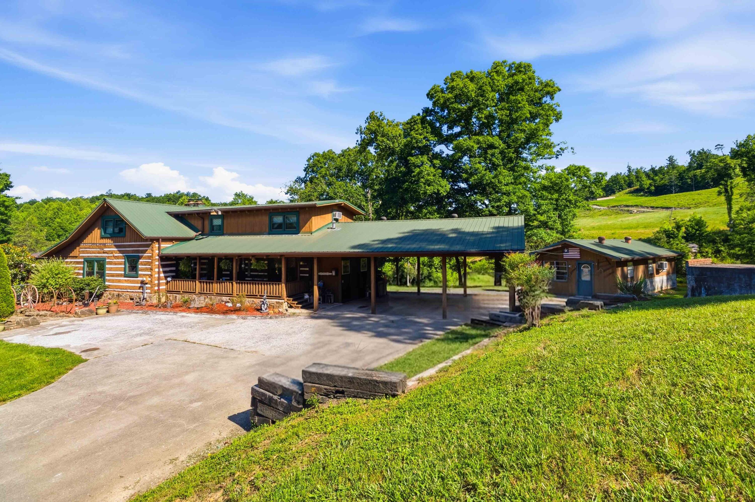 4664 Maple Creek Road Property Photo 3