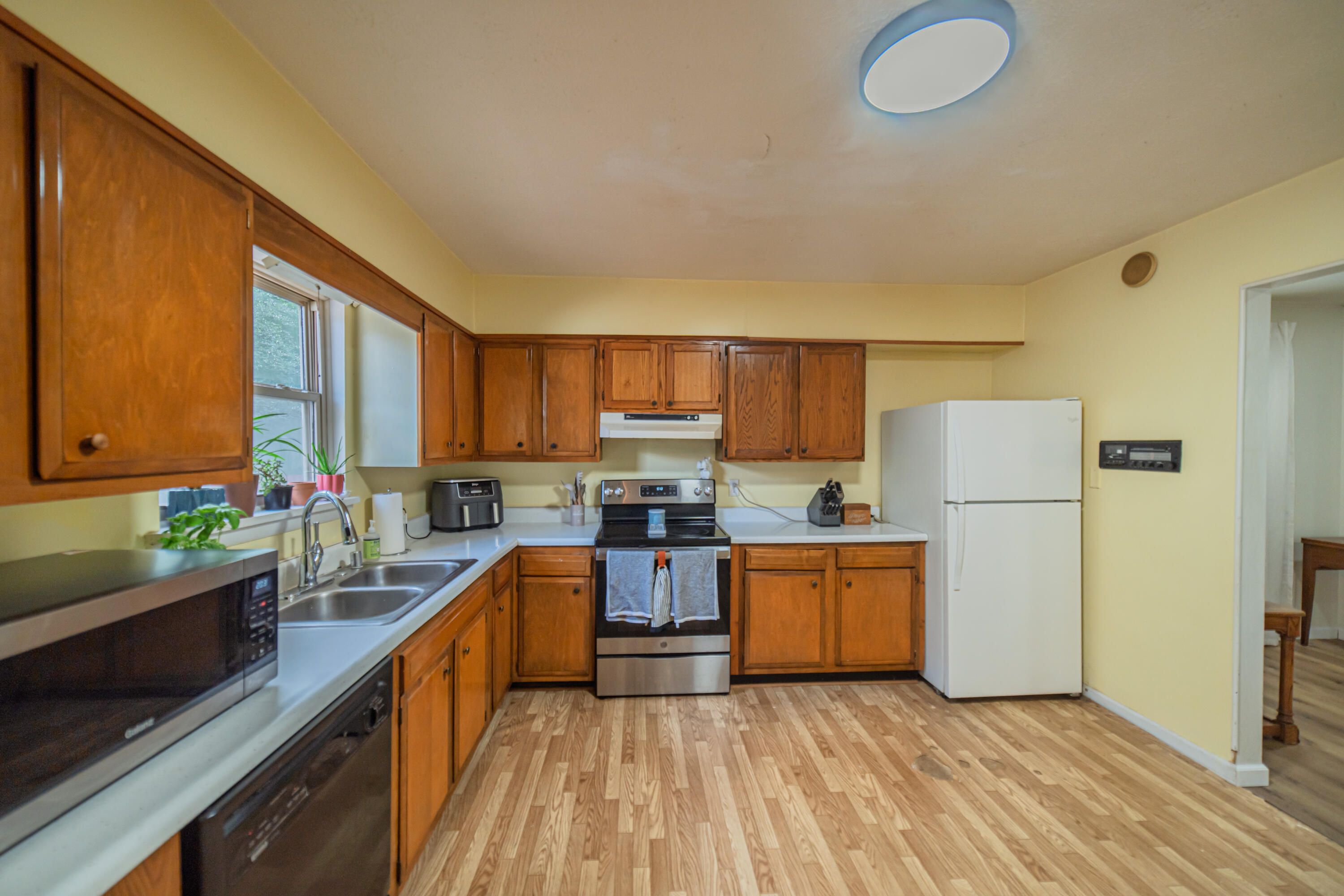 1001 Oak Grove Circle Property Photo 6
