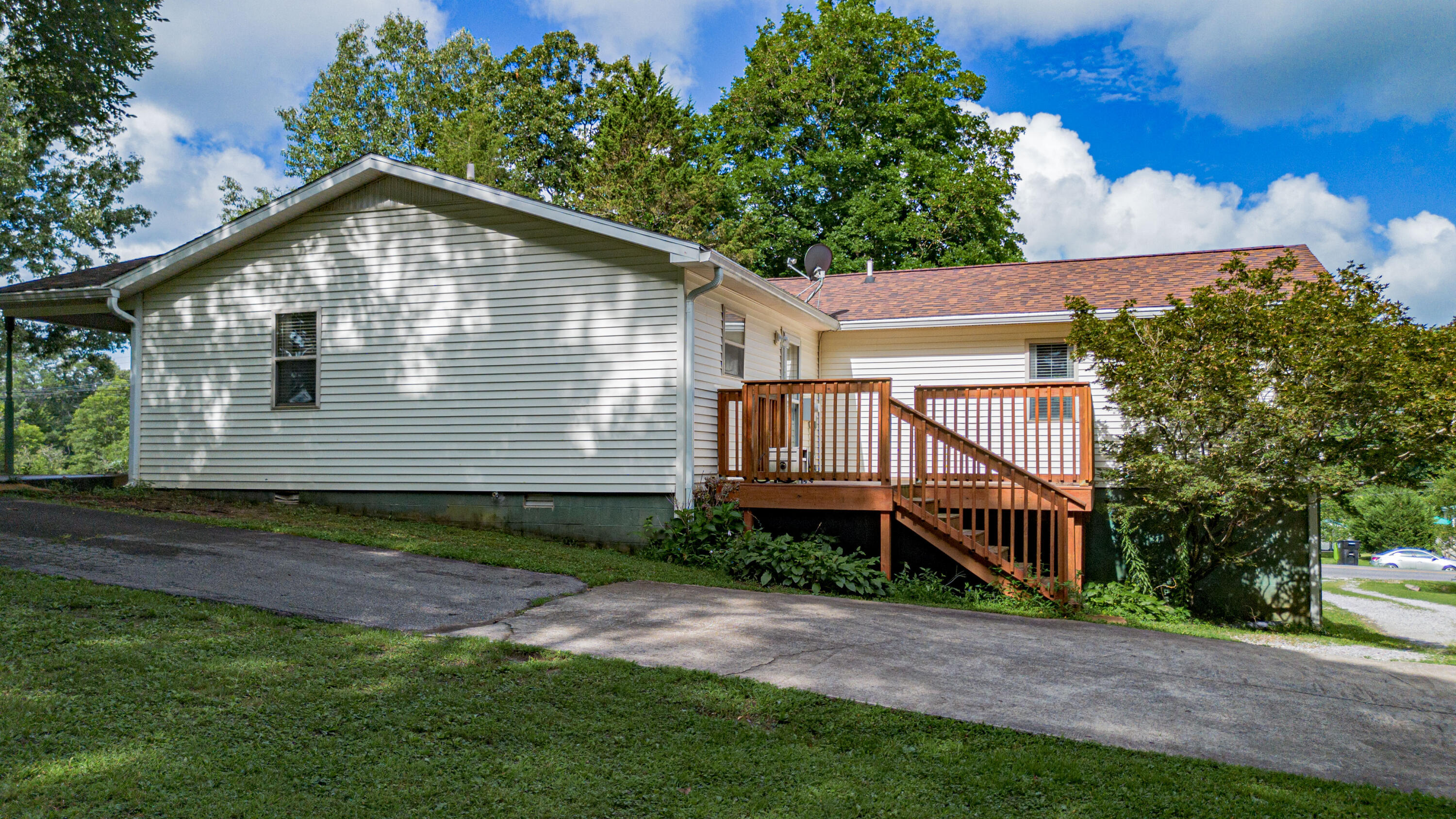 1001 Oak Grove Circle Property Photo 15