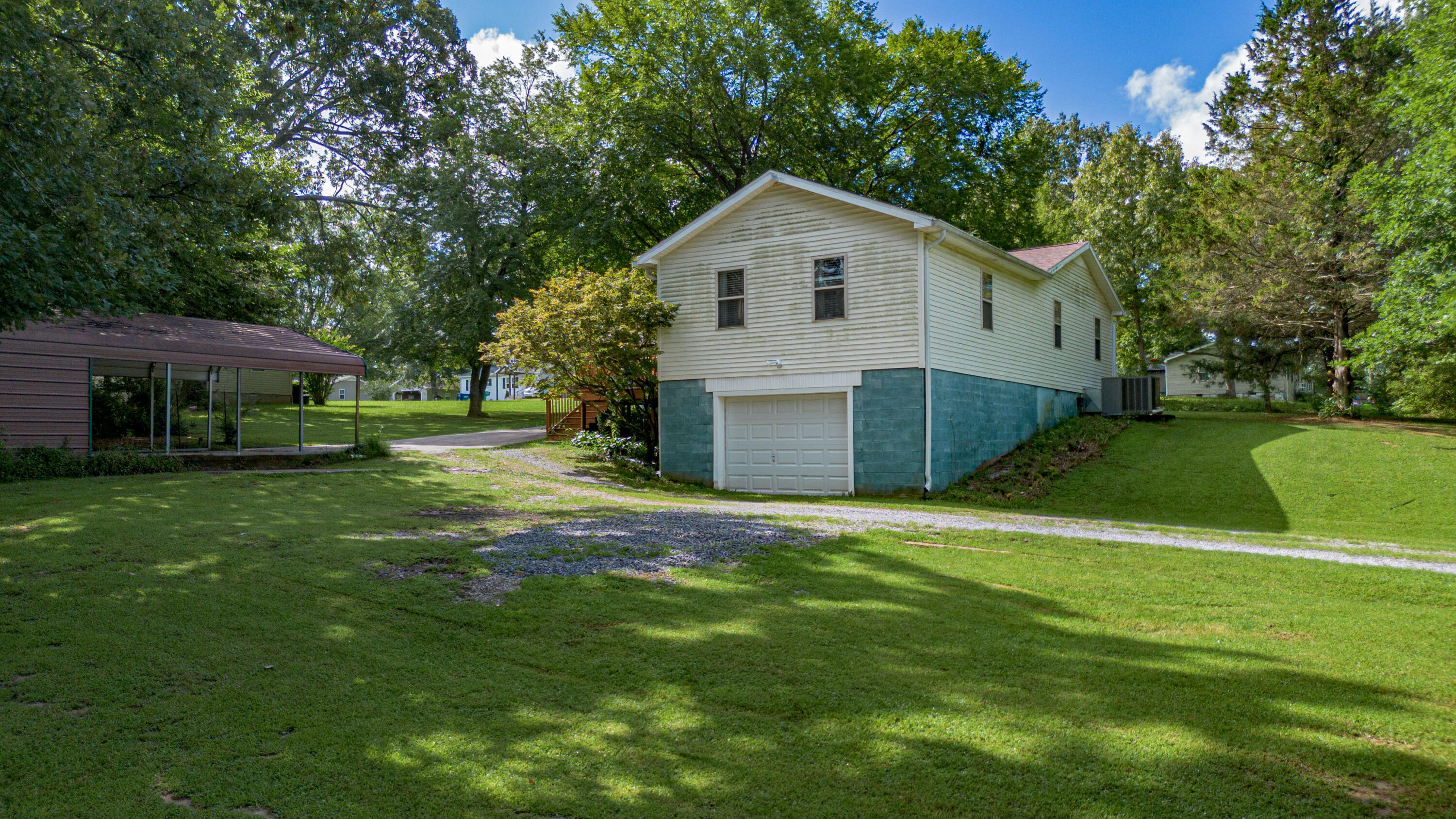 1001 Oak Grove Circle Property Photo 16