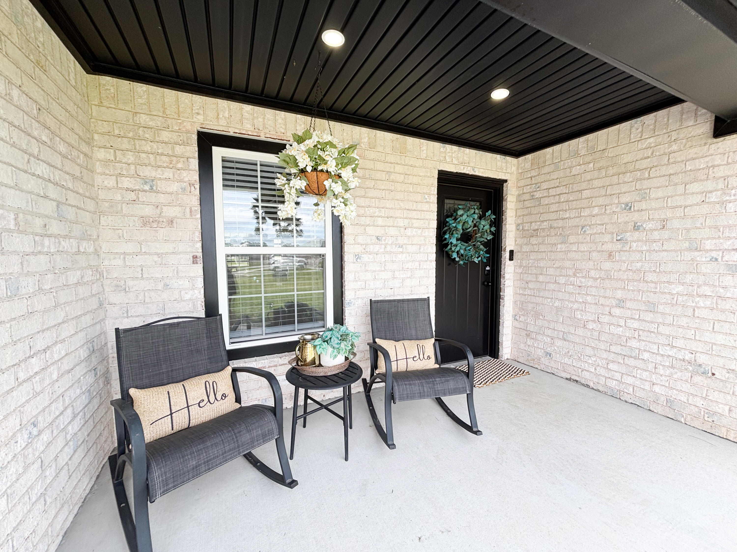 290 Clover Crescent Property Photo 3
