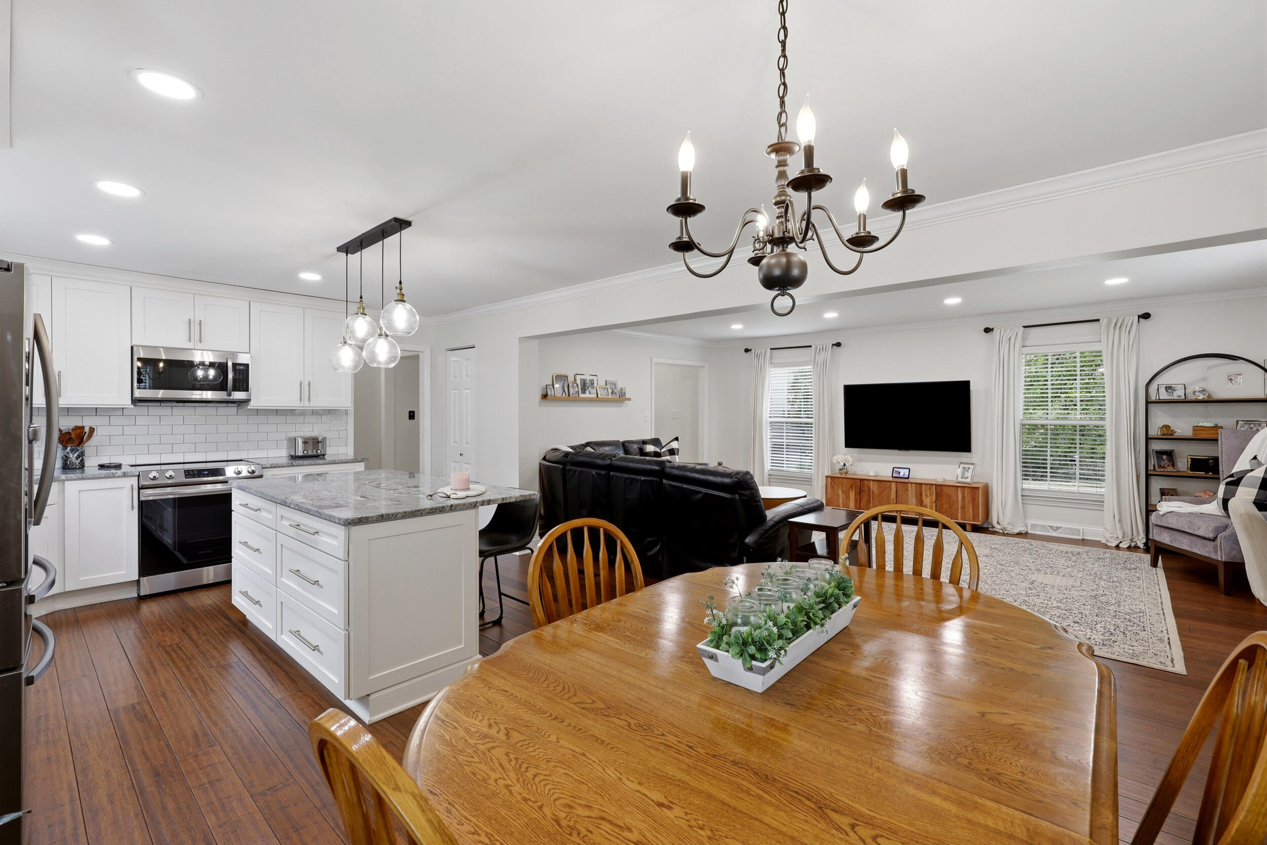 933 Witthuhn Way Property Photo 12