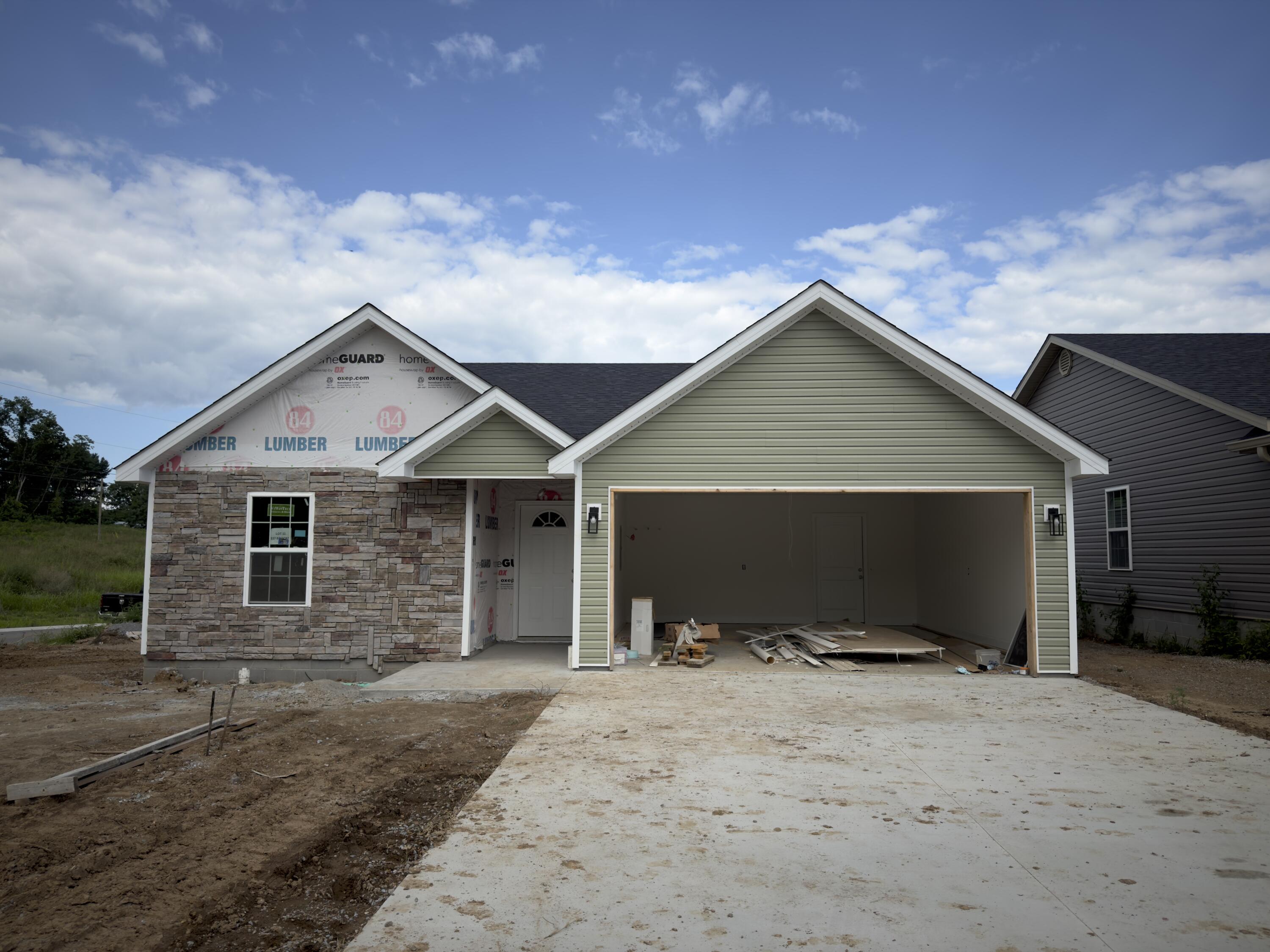 117 Brooks Drive Property Photo 1