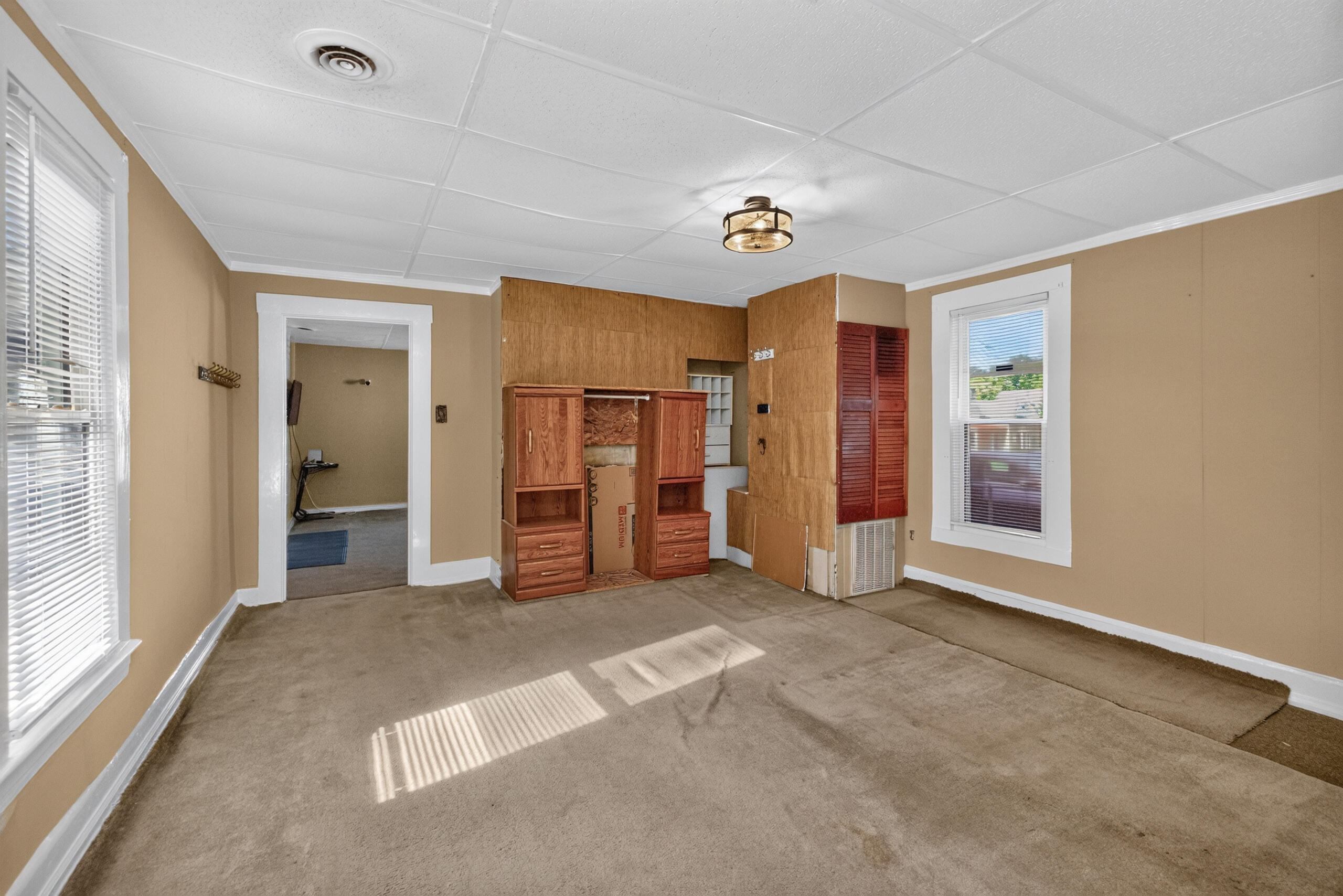 111 Ross Street Property Photo 6