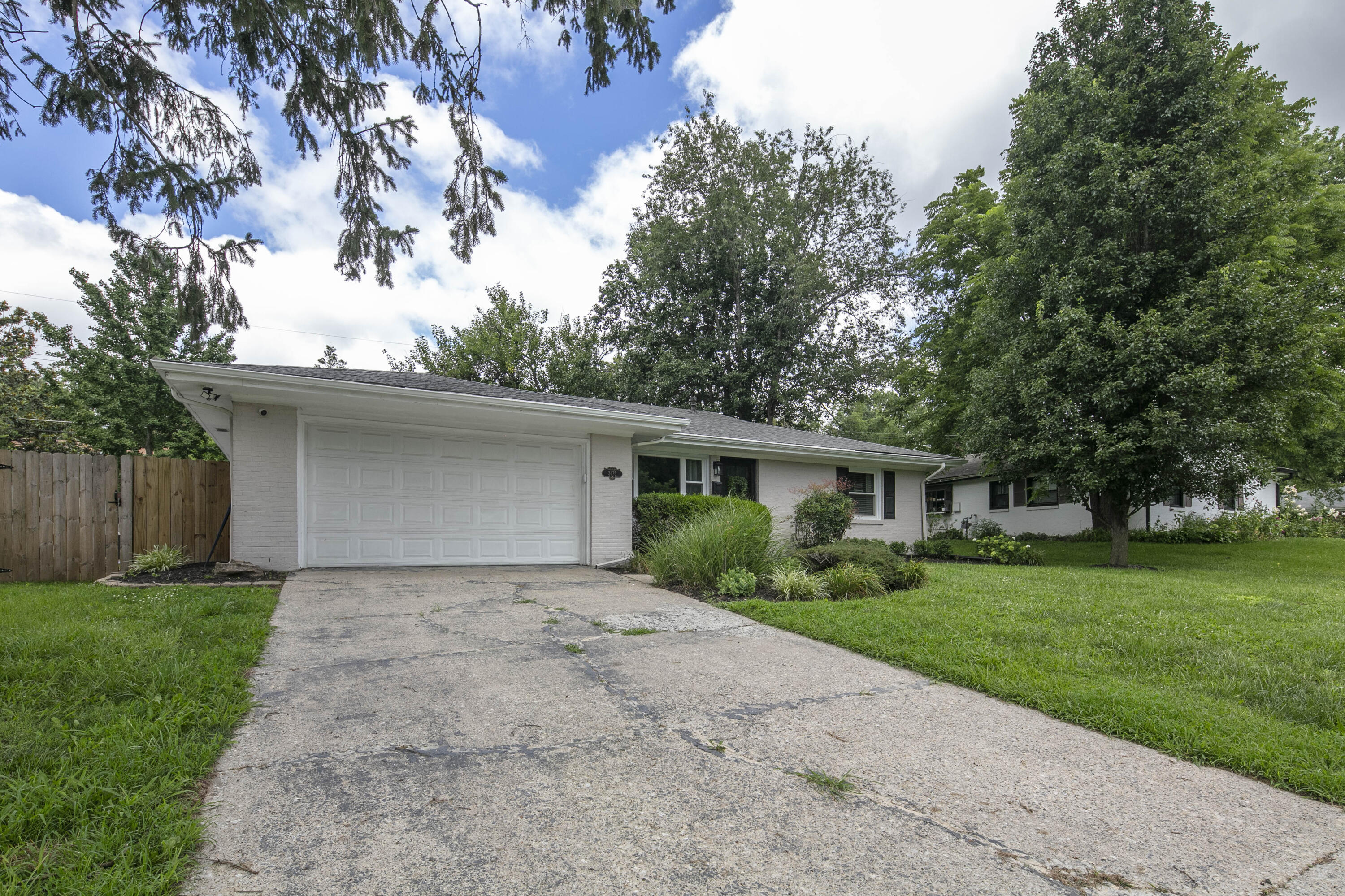 3475 Greentree Road Property Photo 2