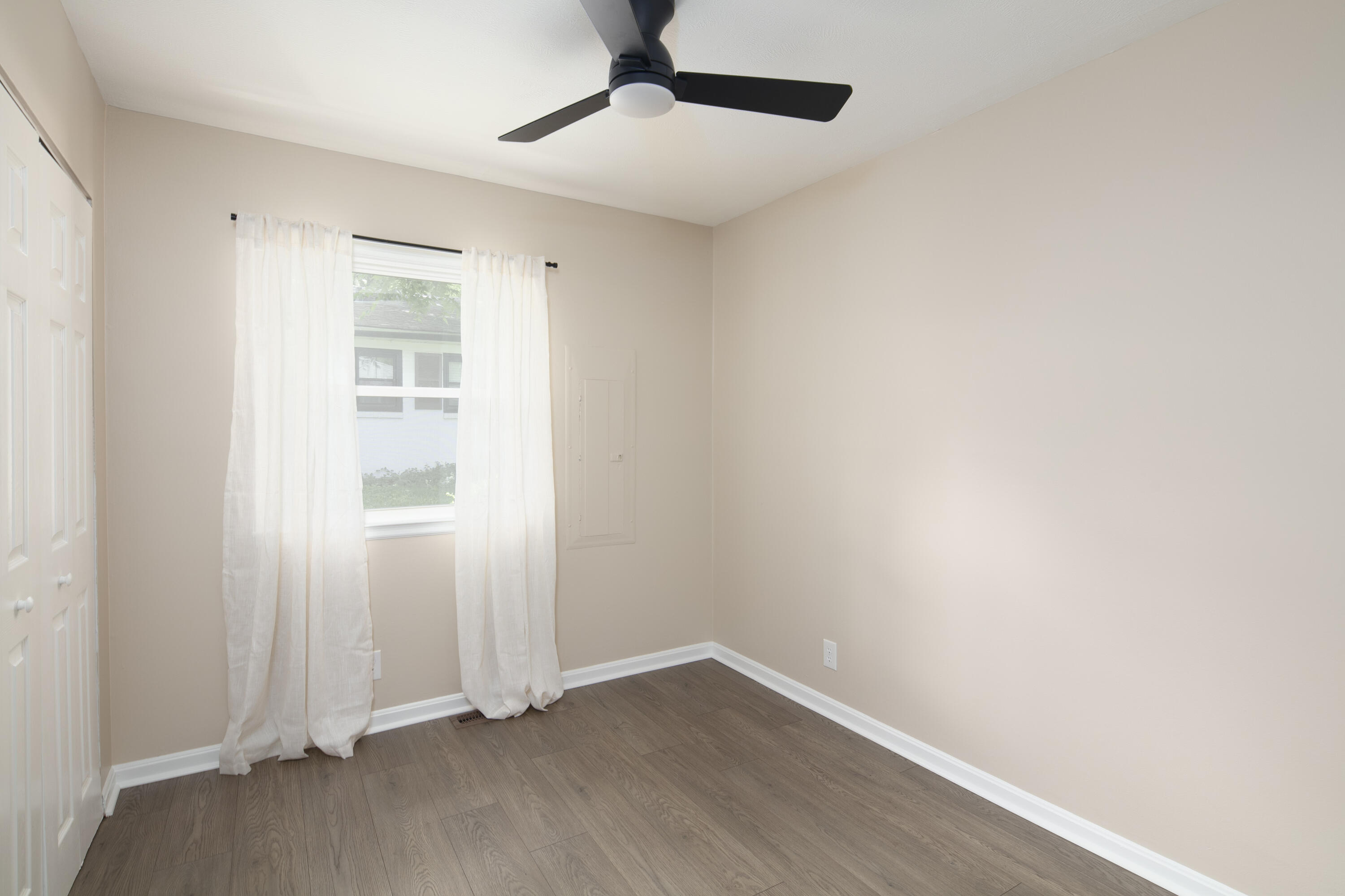3475 Greentree Road Property Photo 16
