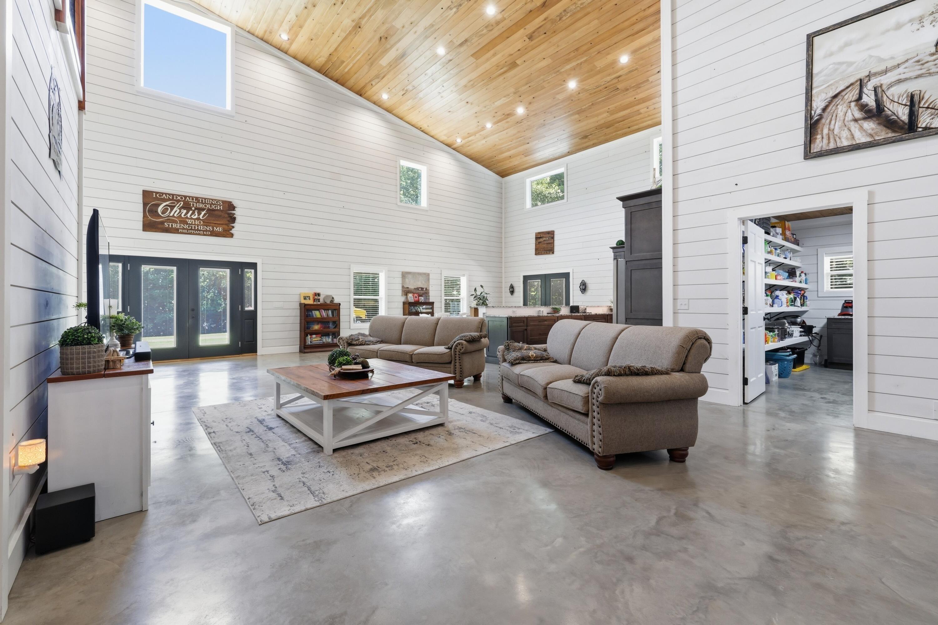 5279 E State Line Road Property Photo 8