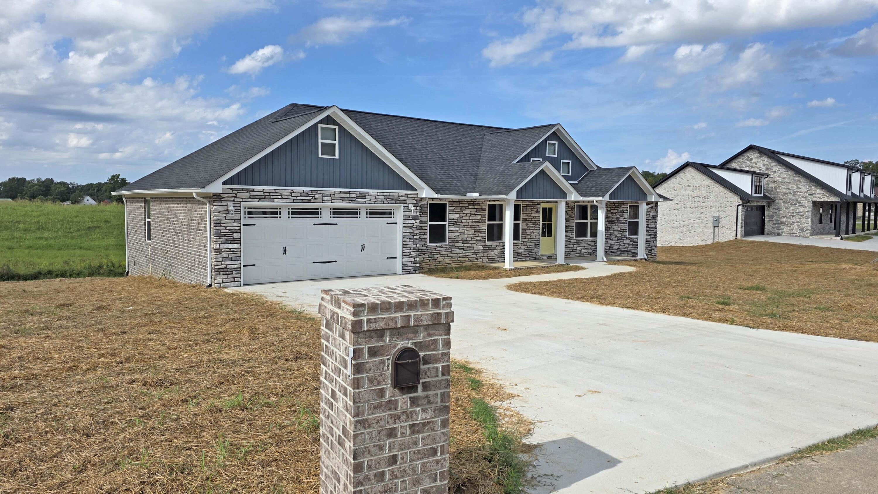 327 Madison Circle Property Photo 4