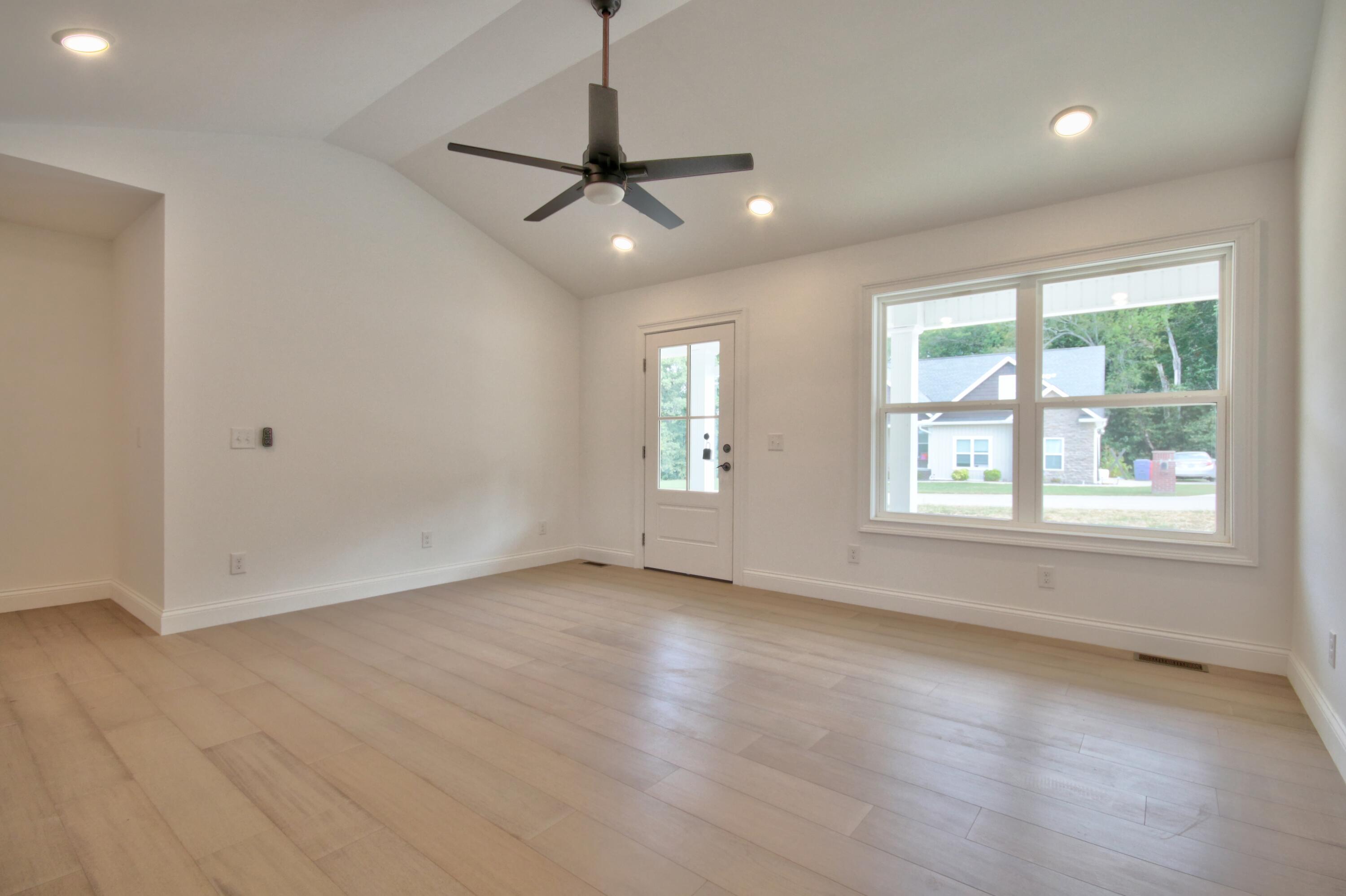 327 Madison Circle Property Photo 5