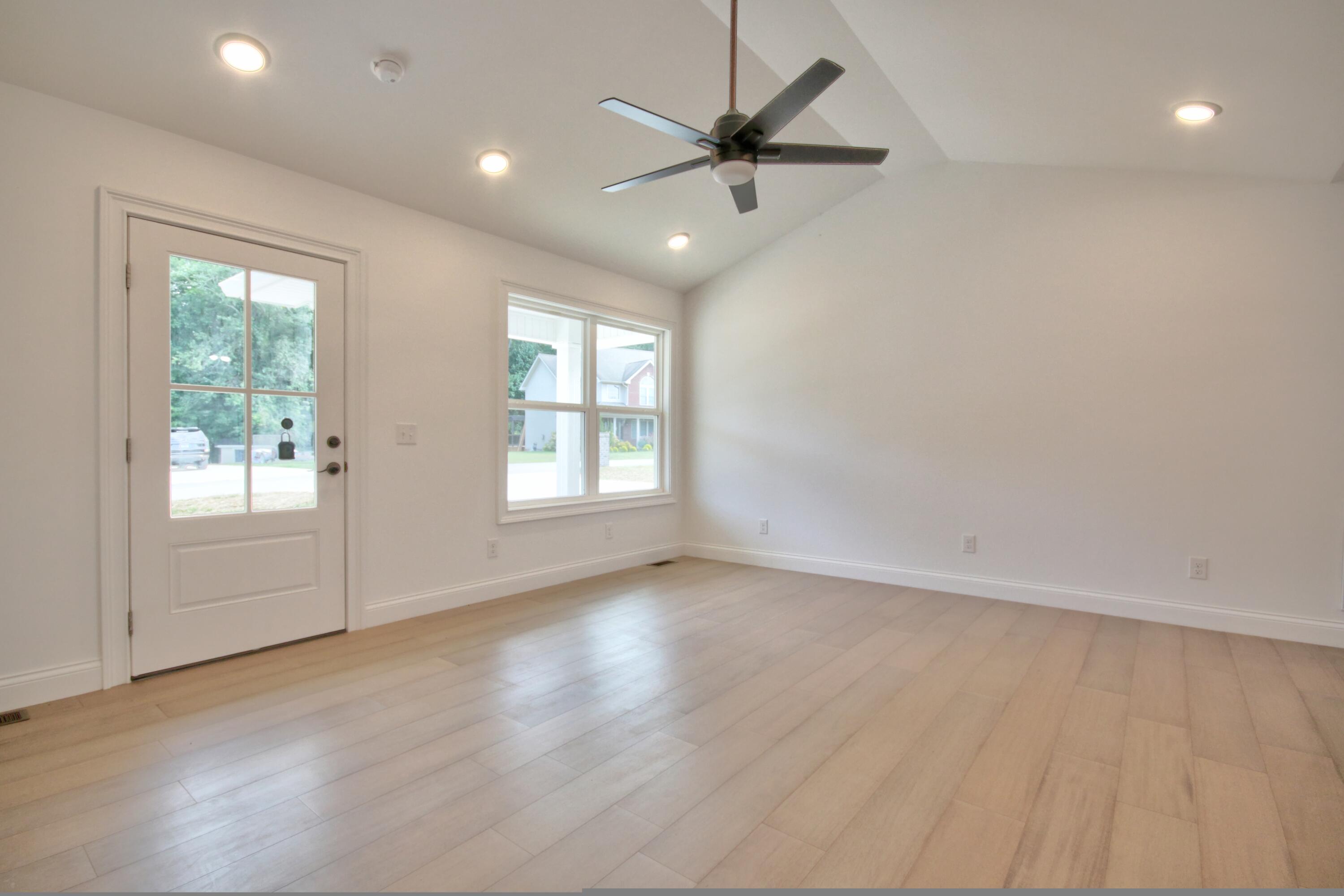 327 Madison Circle Property Photo 6