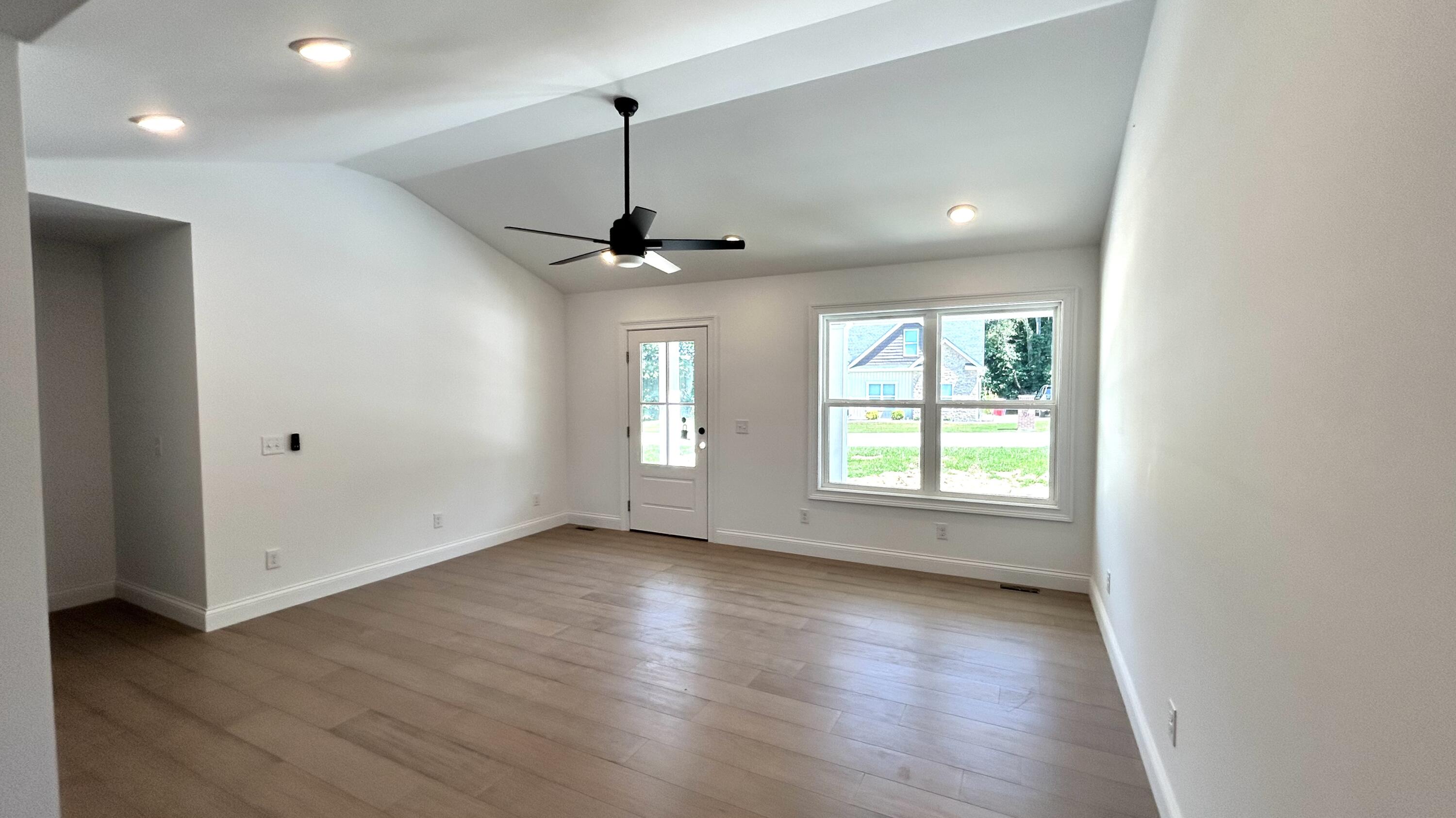 327 Madison Circle Property Photo 8