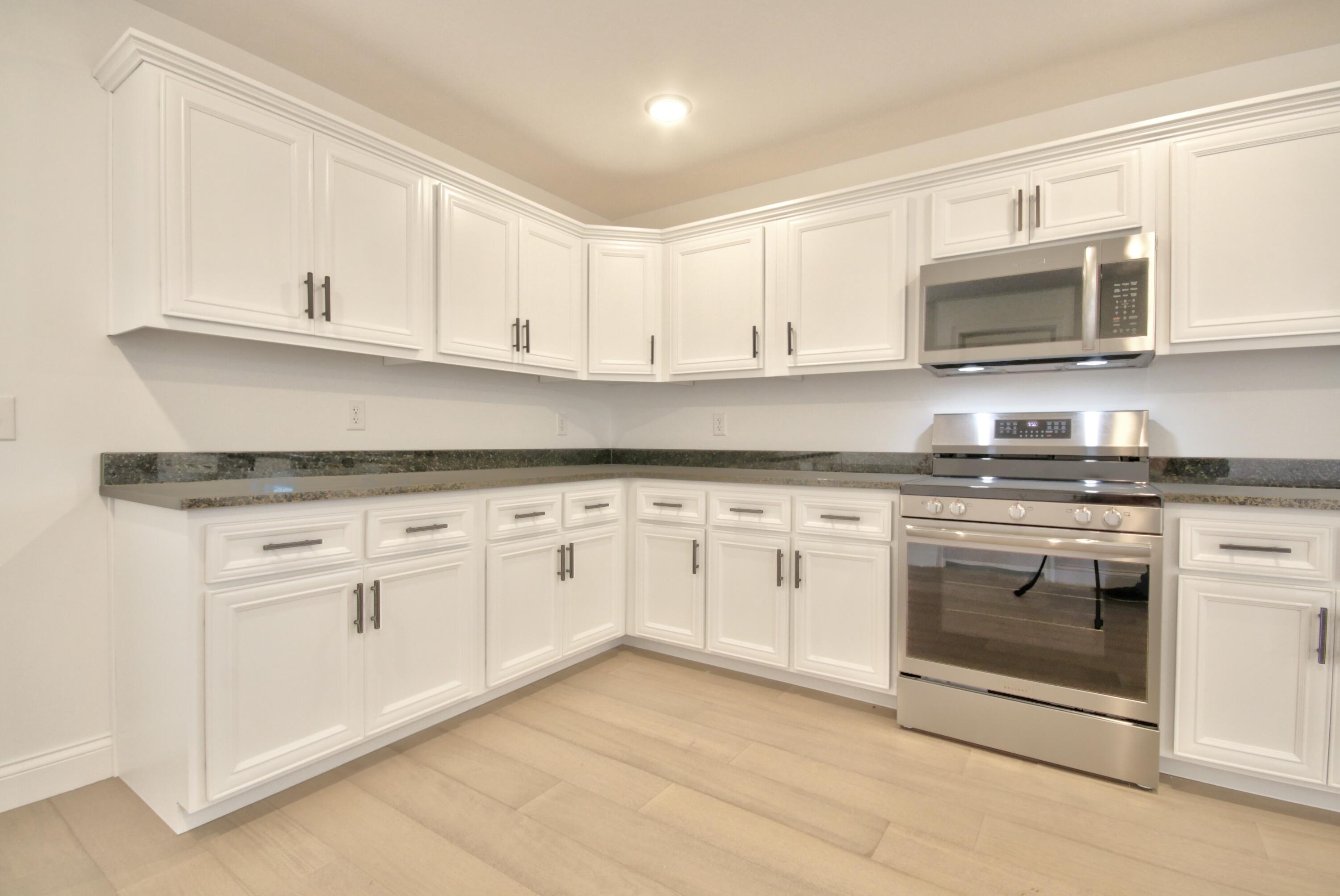 327 Madison Circle Property Photo 13
