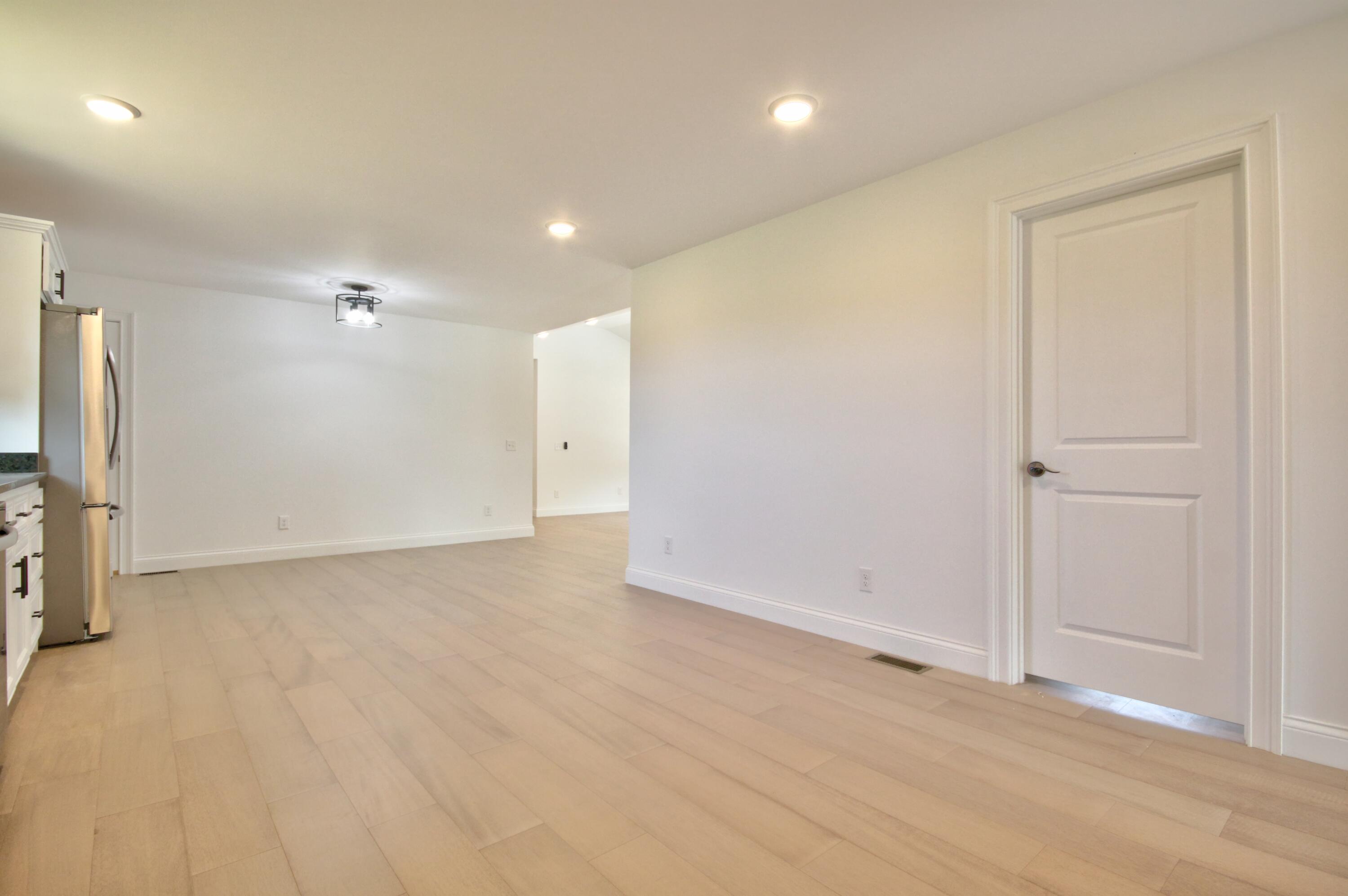 327 Madison Circle Property Photo 14