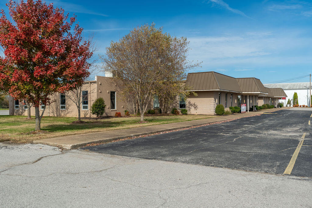 4011 Fort Campbell Boulevard Property Photo 9