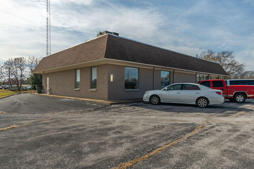 4011 Fort Campbell Boulevard Property Photo 11