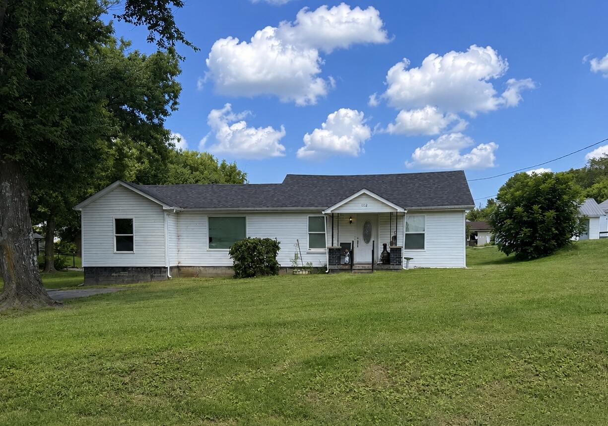 1112 E Rice Lane Property Photo 1