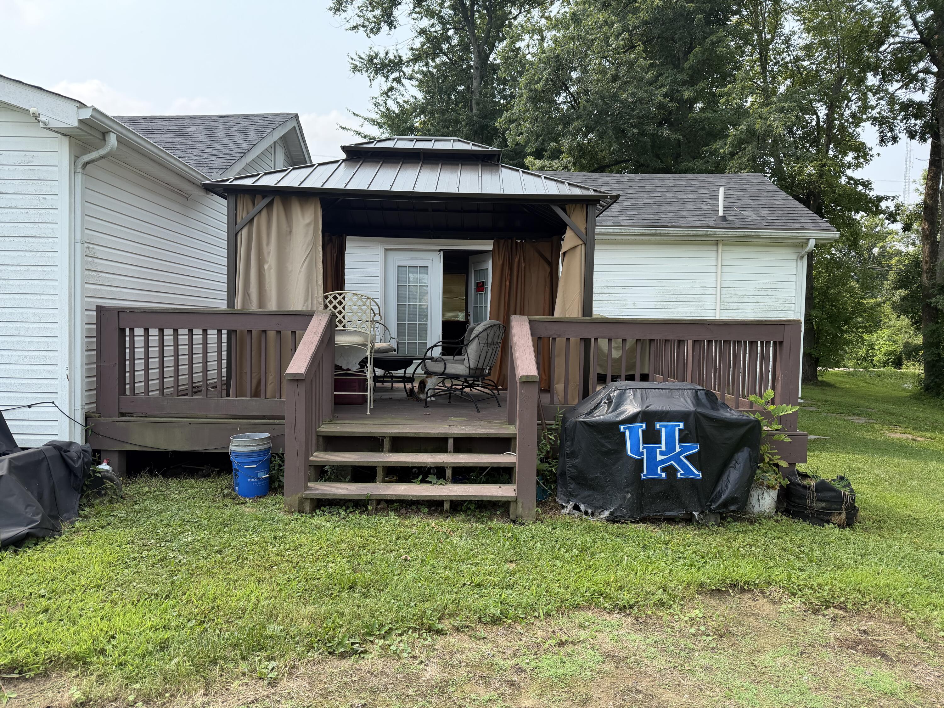 1112 E Rice Lane Property Photo 3