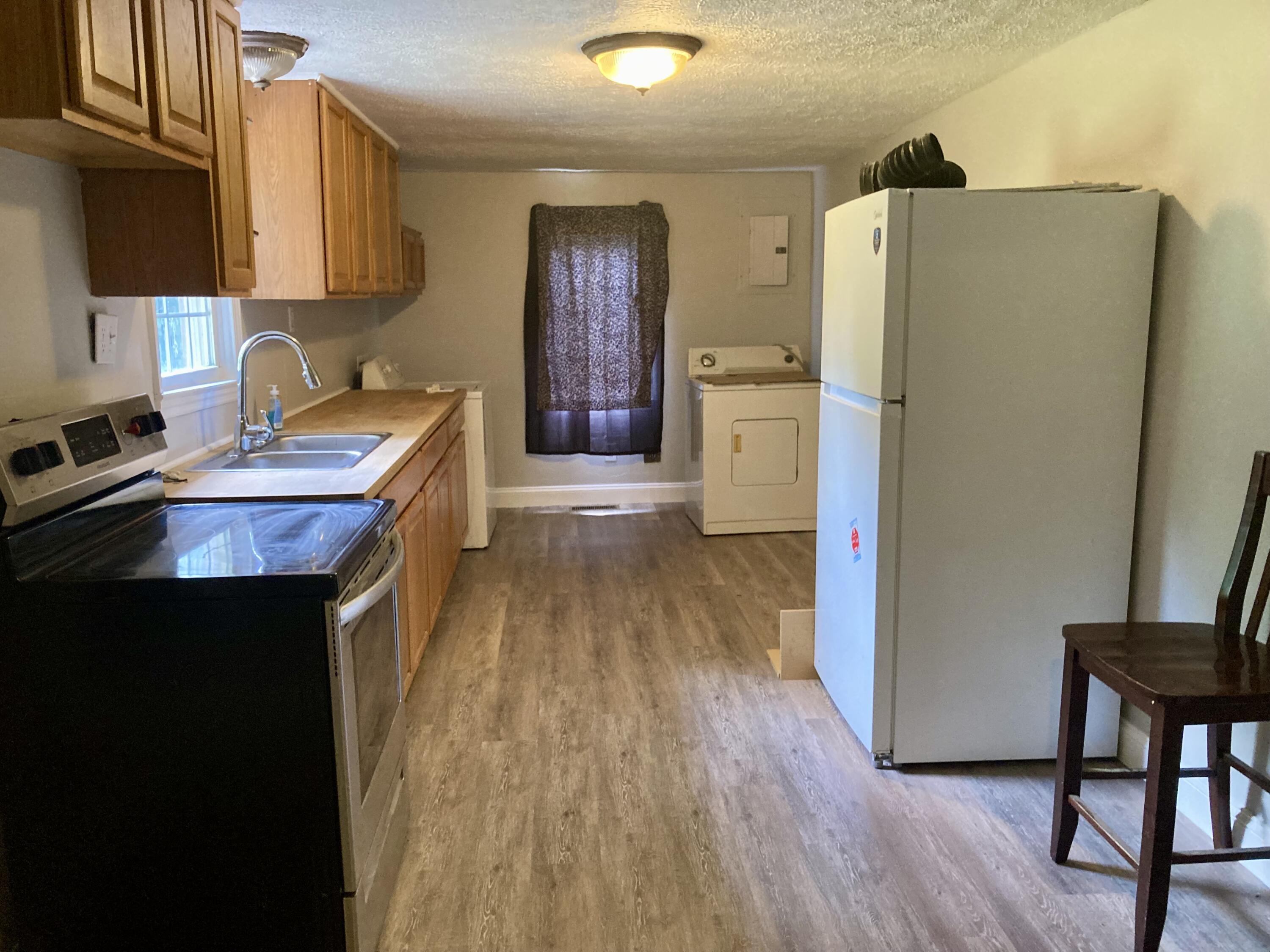 1011 Race Street Property Photo 6