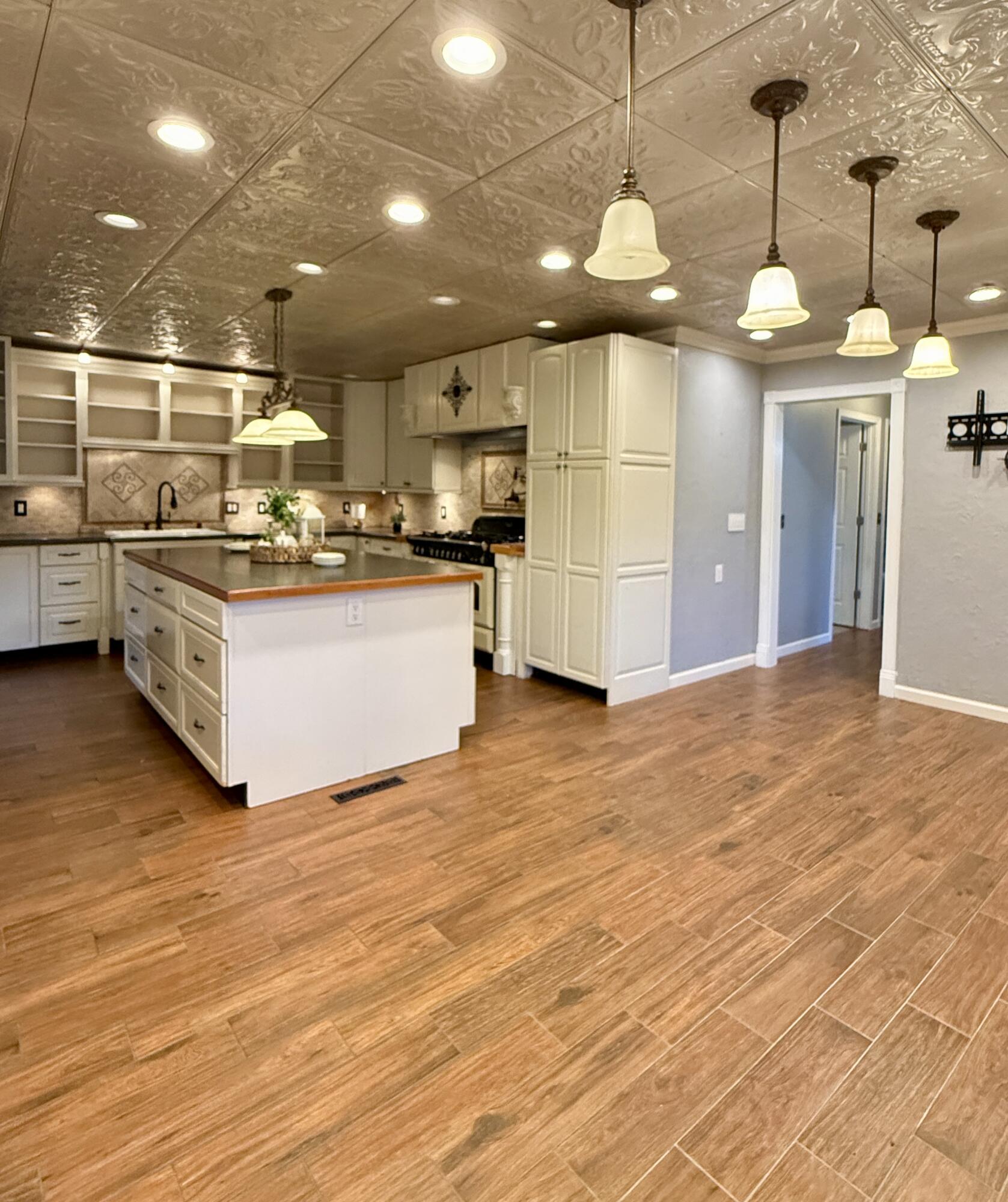 802 Broad Street Property Photo 9