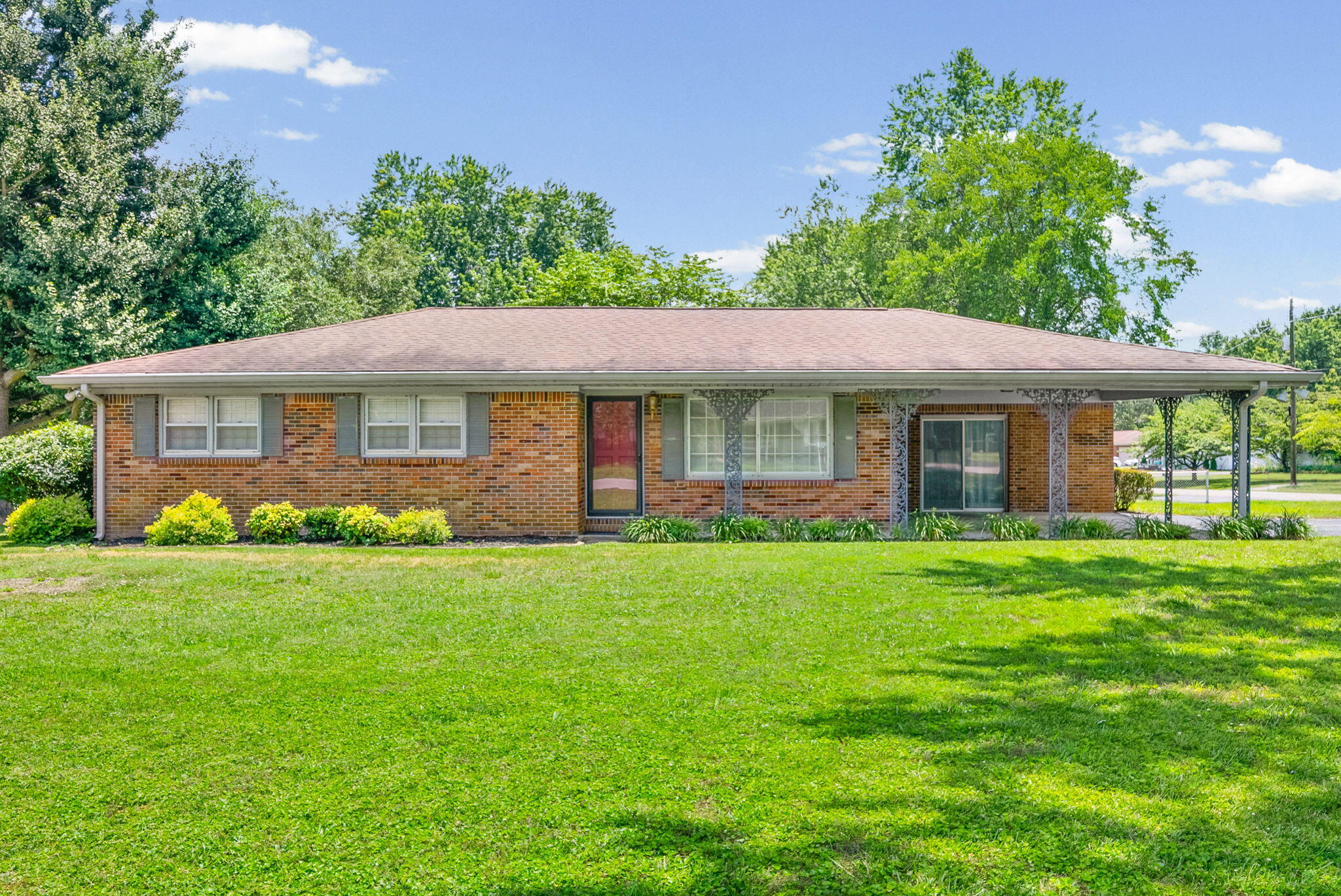 301 Donna Drive Property Photo 1