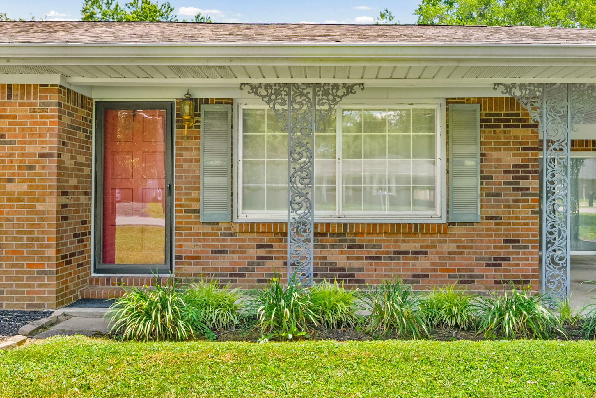 301 Donna Drive Property Photo 2