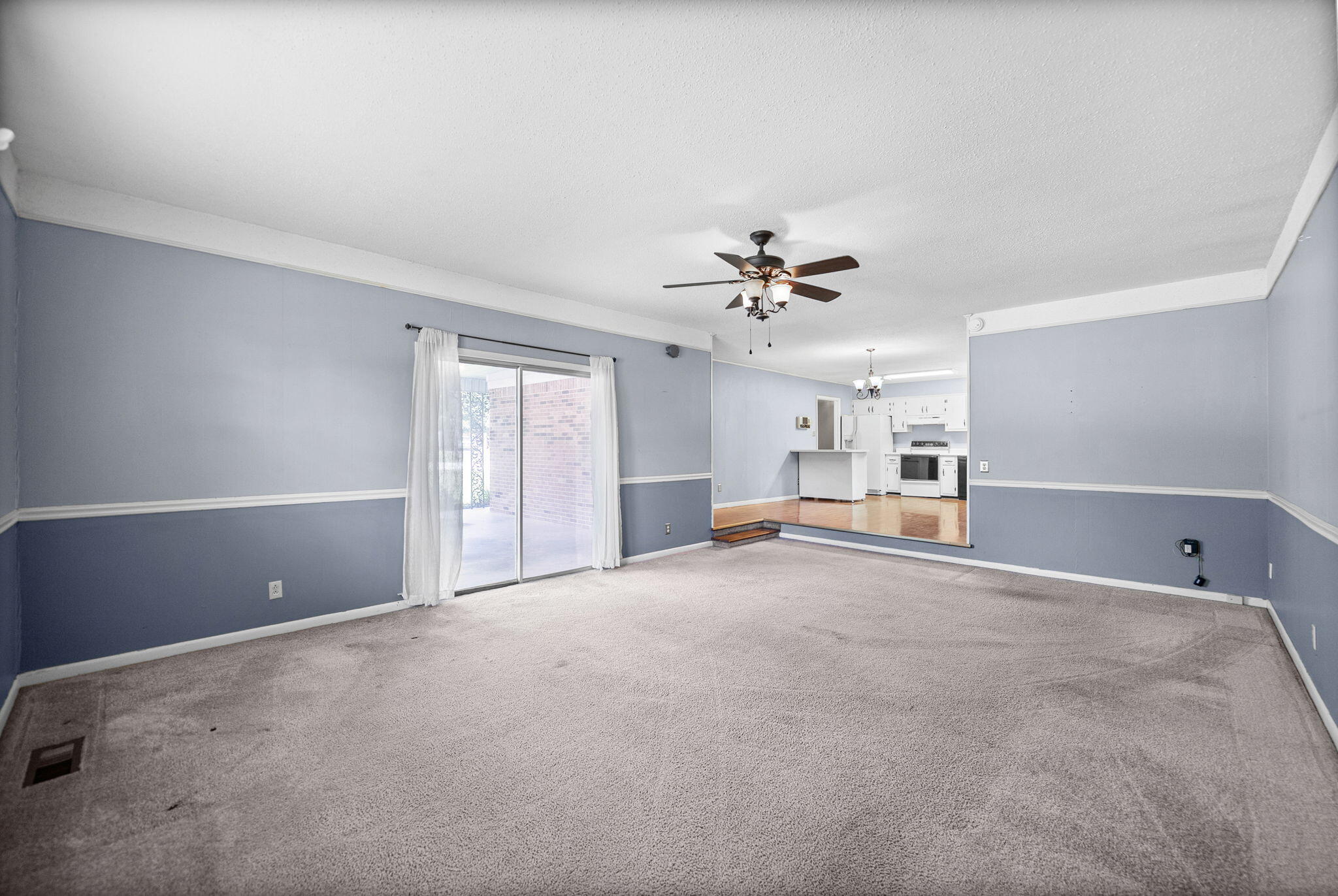301 Donna Drive Property Photo 4