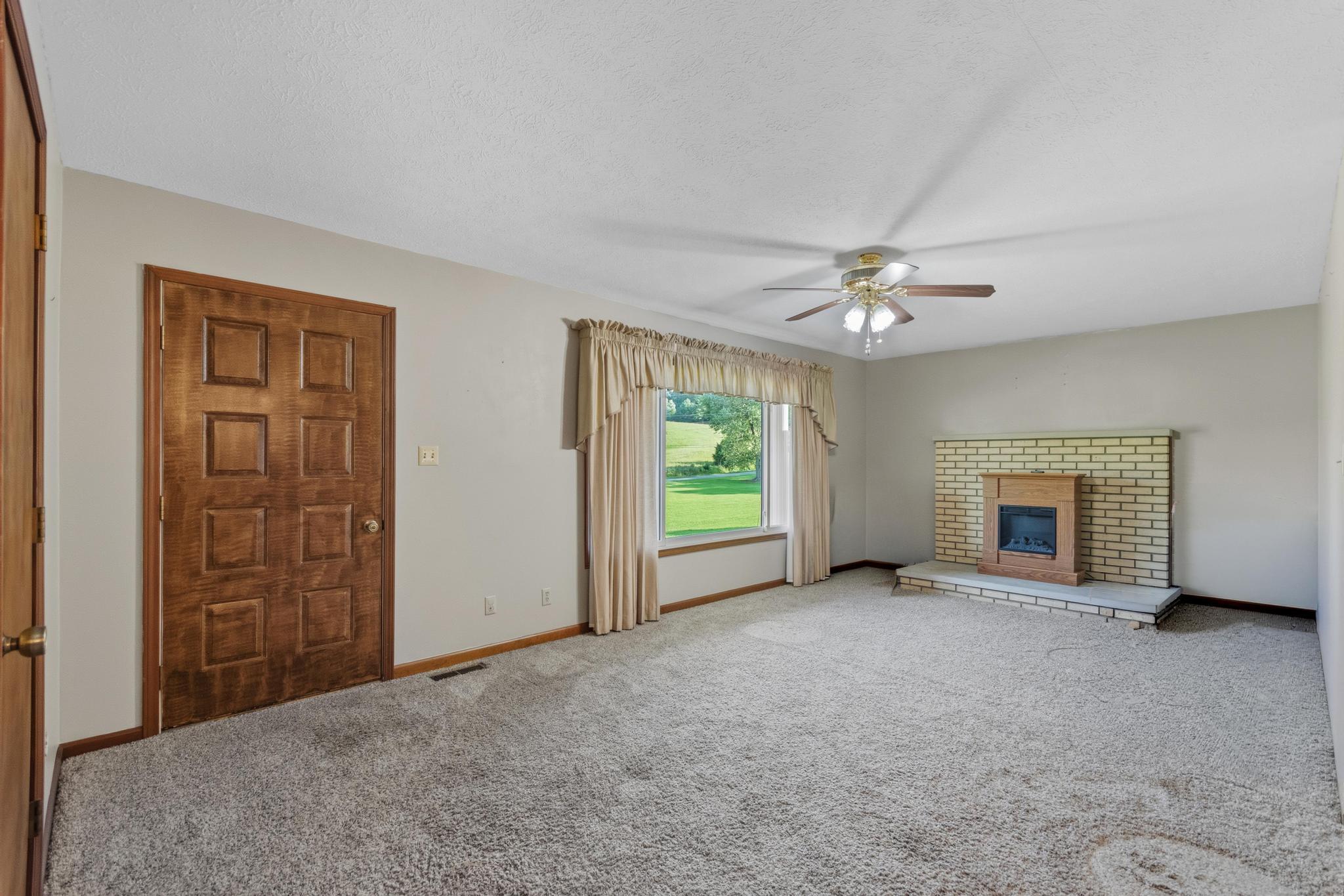 1338 Tiline Road Property Photo 2