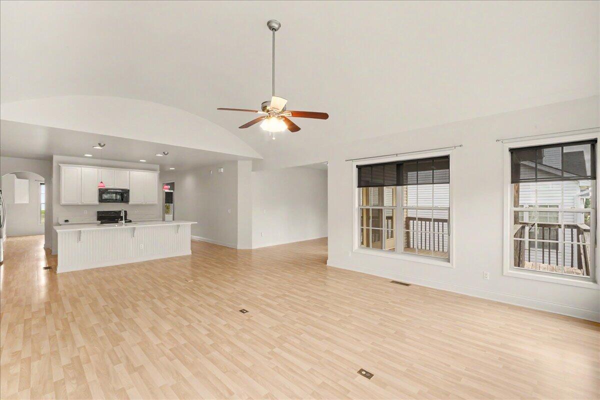 404 Manitoba Lane Property Photo 21