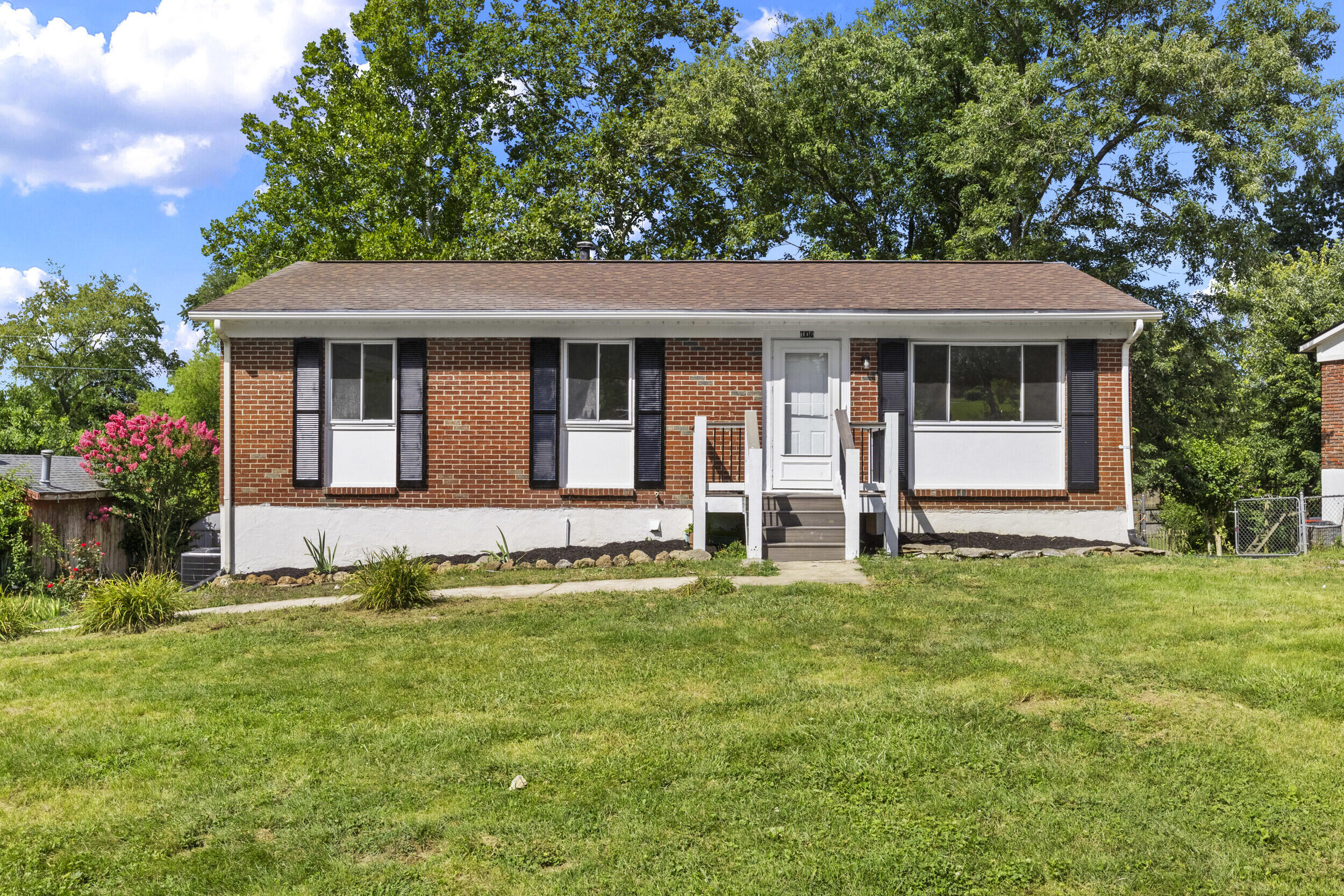 106 Redwood Drive Property Photo 1