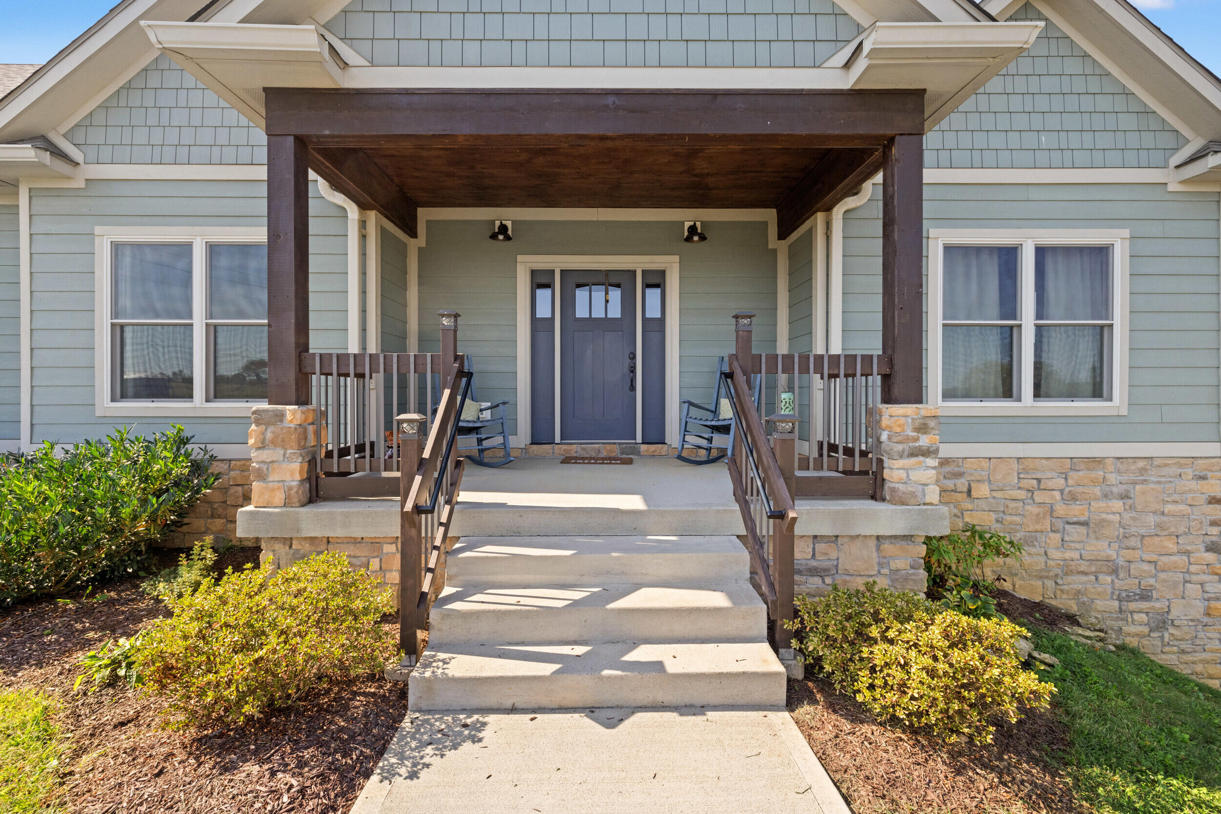 100 Collins Risk Road Property Photo 4