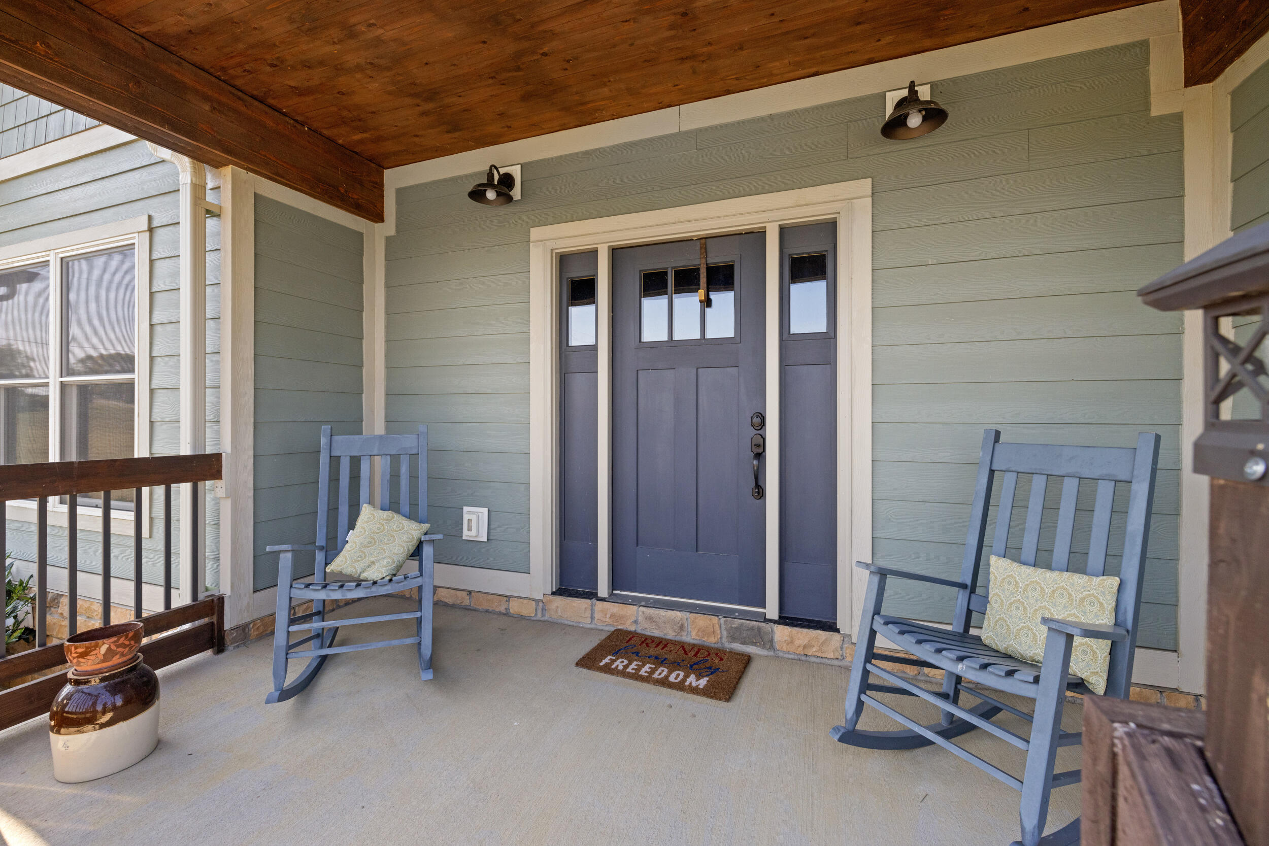 100 Collins Risk Road Property Photo 7