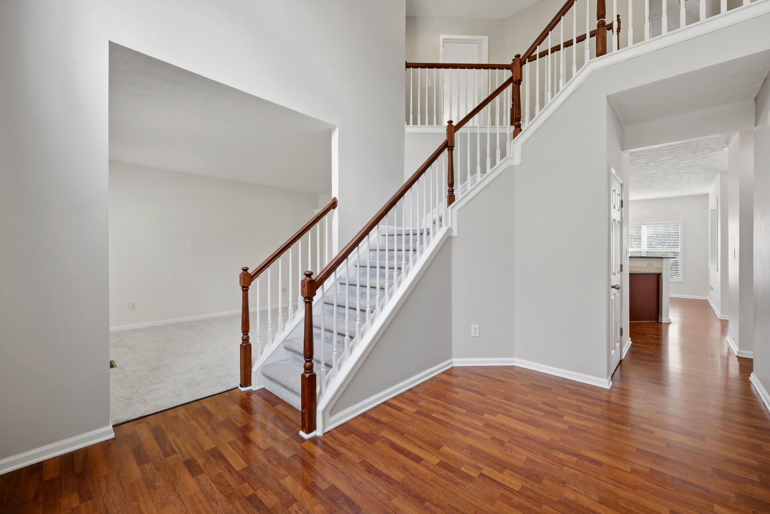 504 Thames Circle Property Photo 6