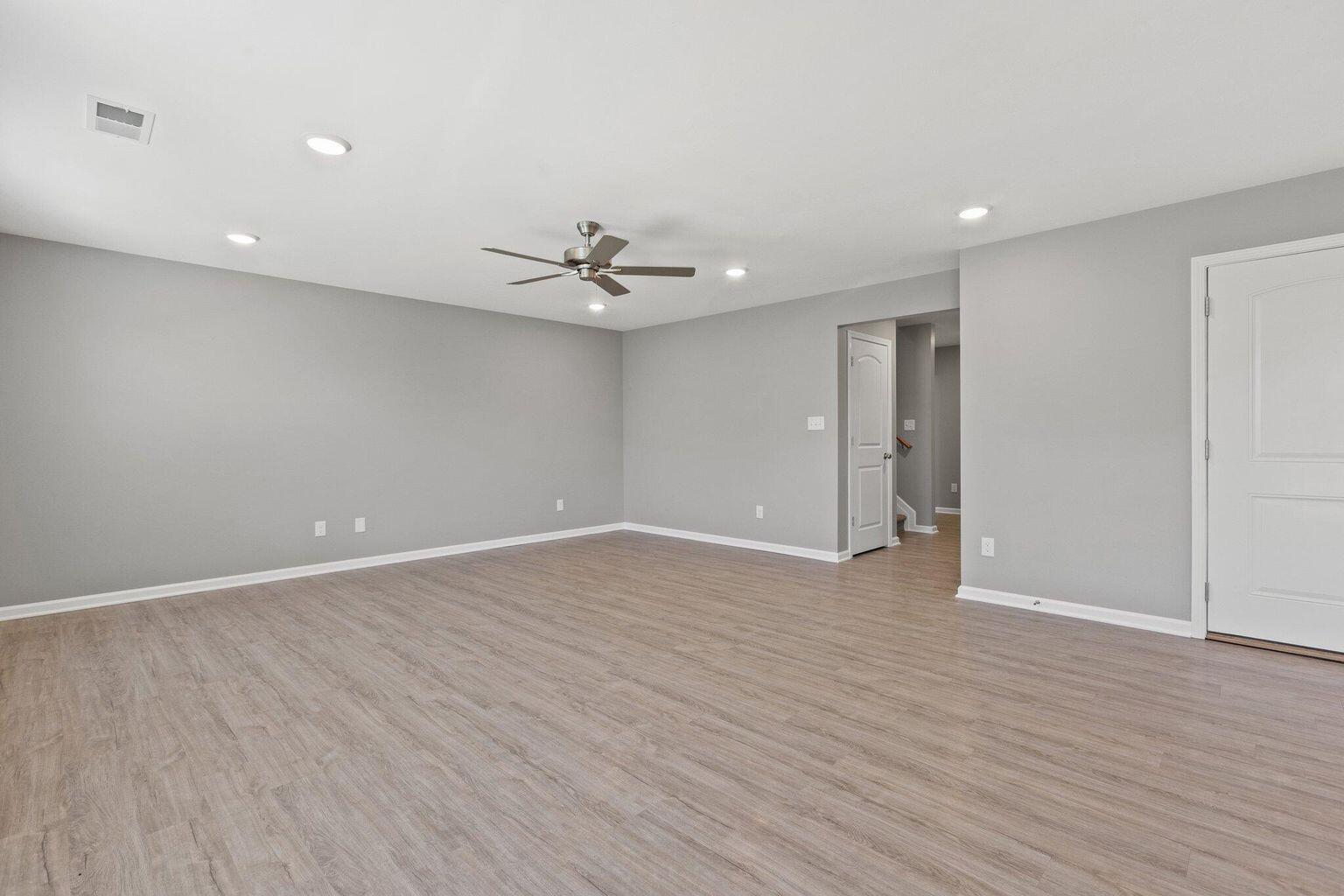 6089 Arbor Wds Way Property Photo 3