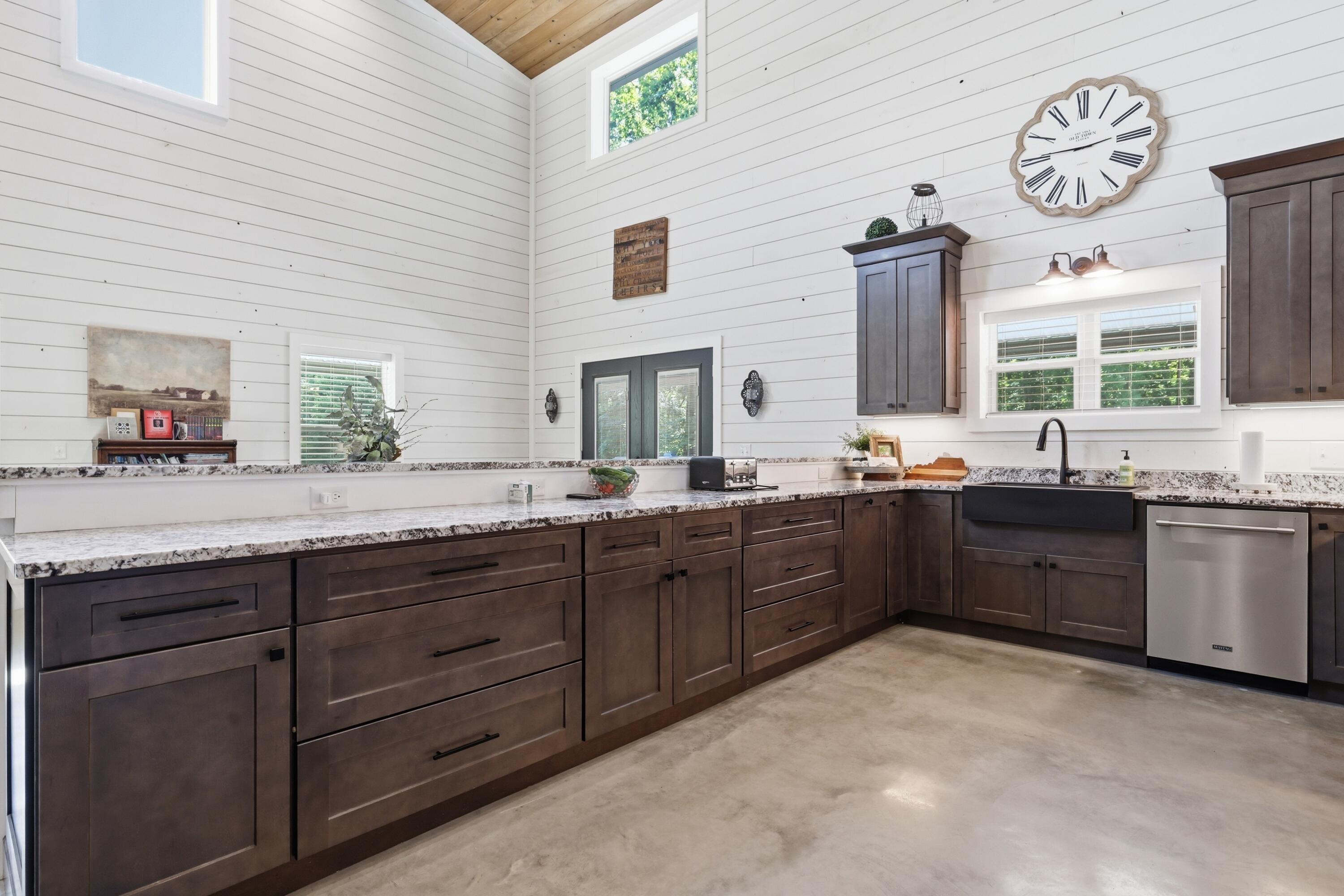 5279 E State Line Road Property Photo 21