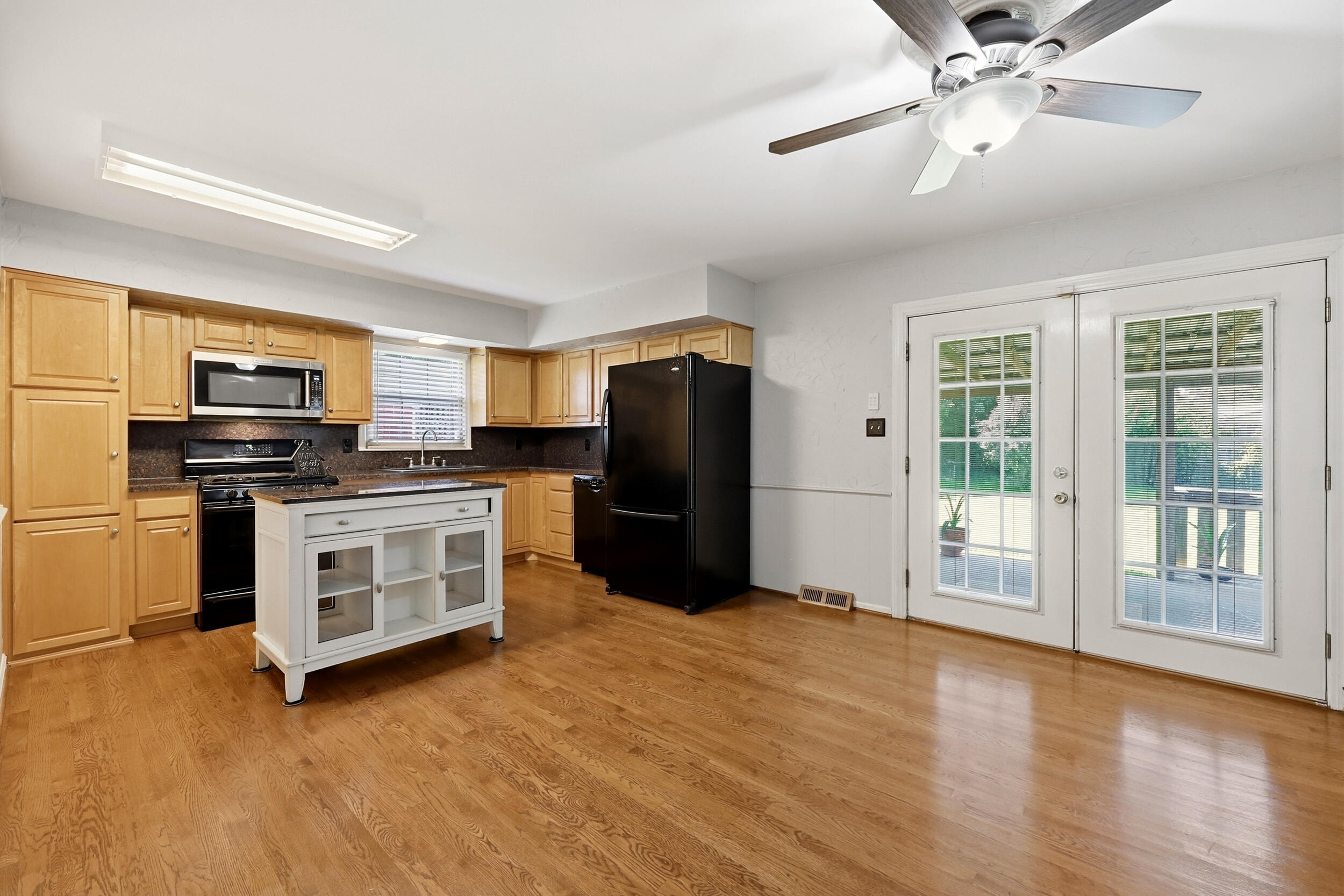 1736 Gleneagles Drive Property Photo 11