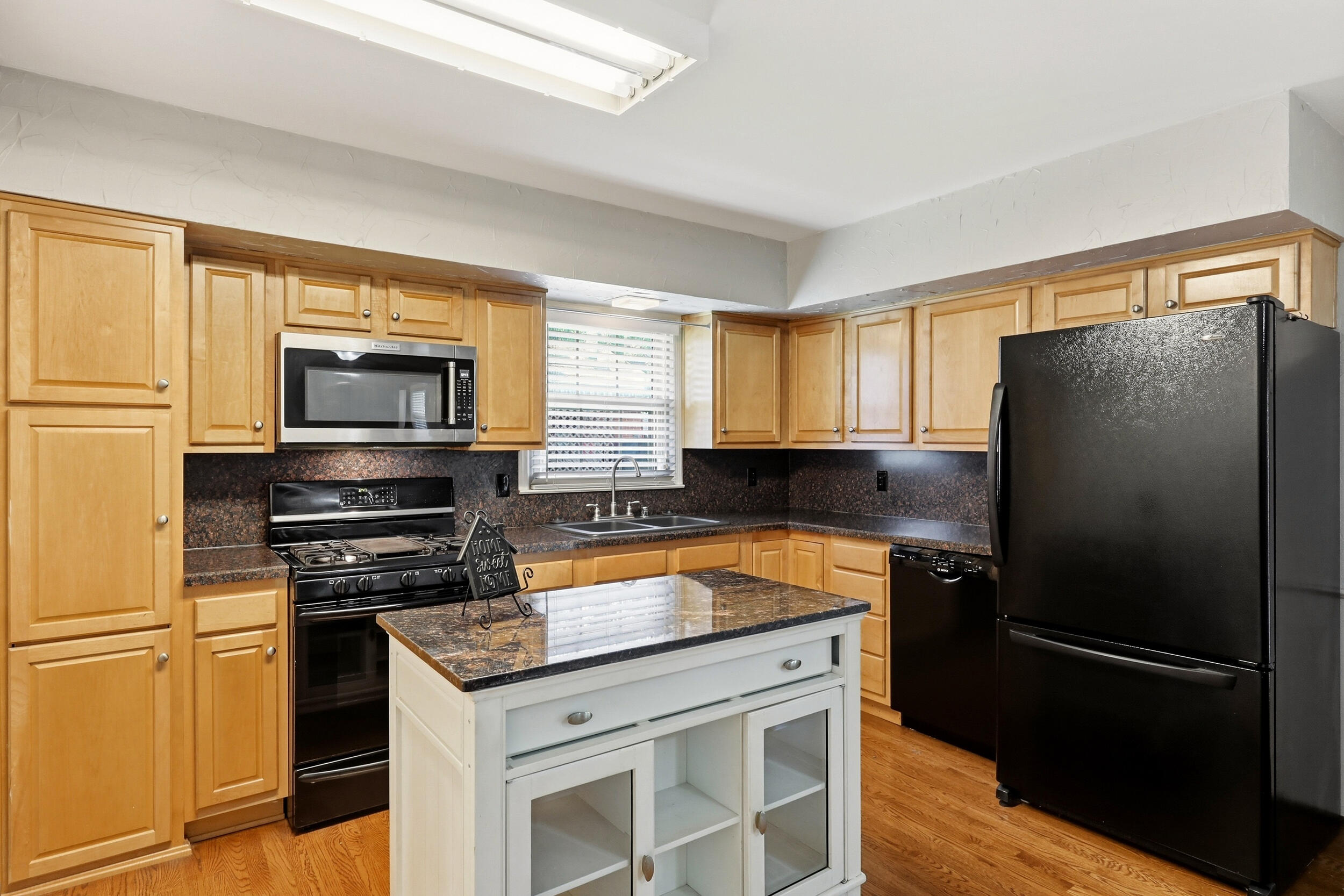 1736 Gleneagles Drive Property Photo 13